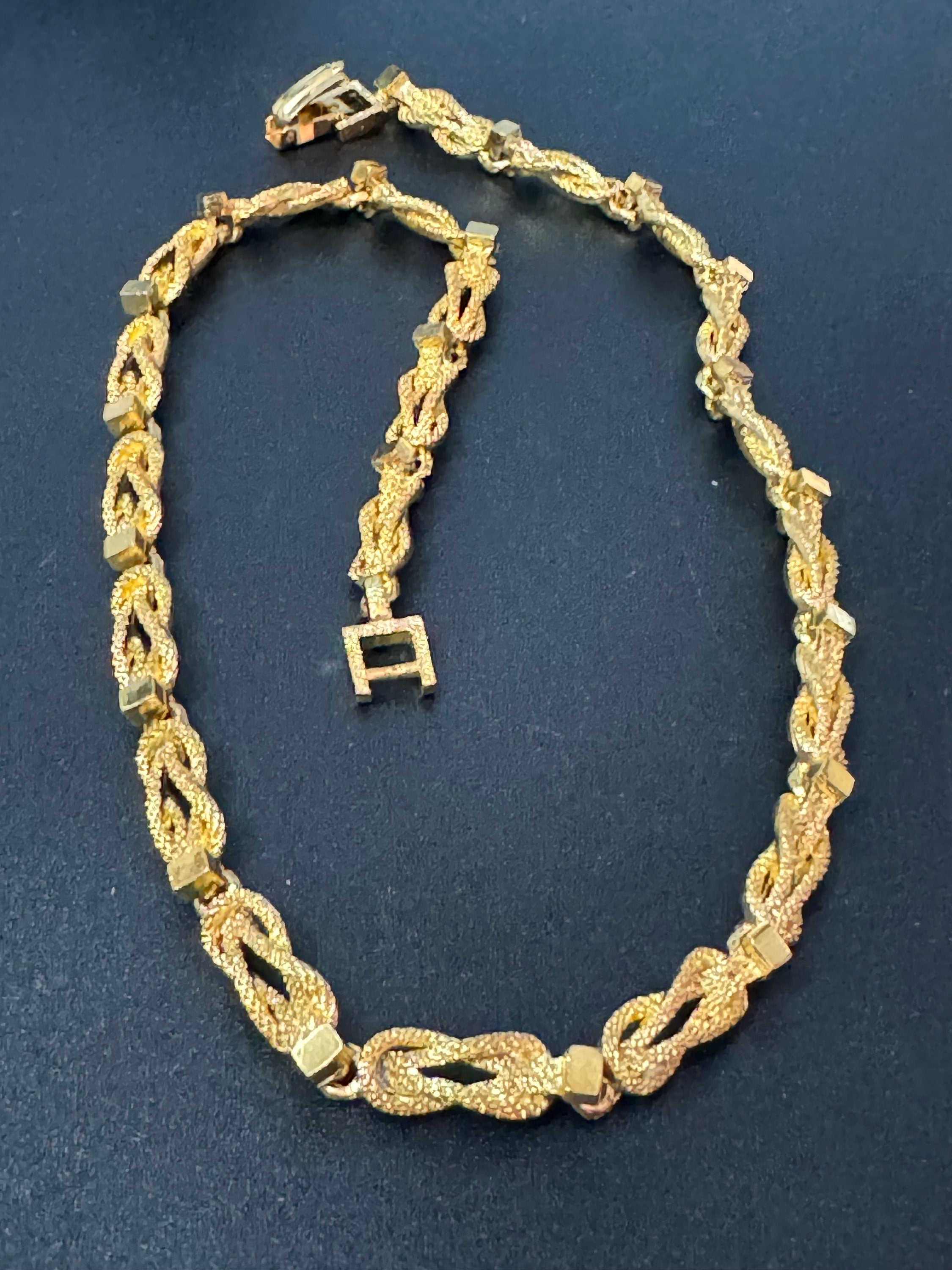 13 inch 44cm long 1980s thick gold tone fancy reef knot link chain link collar necklace