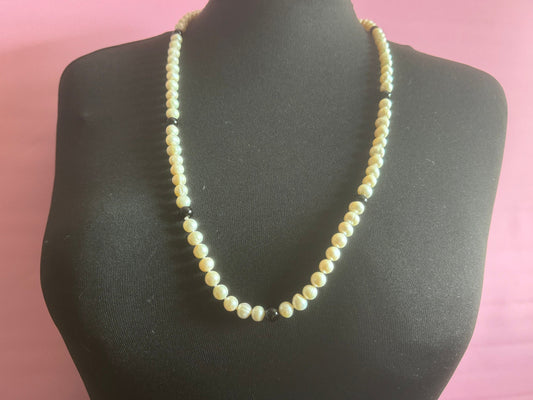 Retro long 80vm beaded genuine freshwater pearl cream necklace with black gemstones tggc