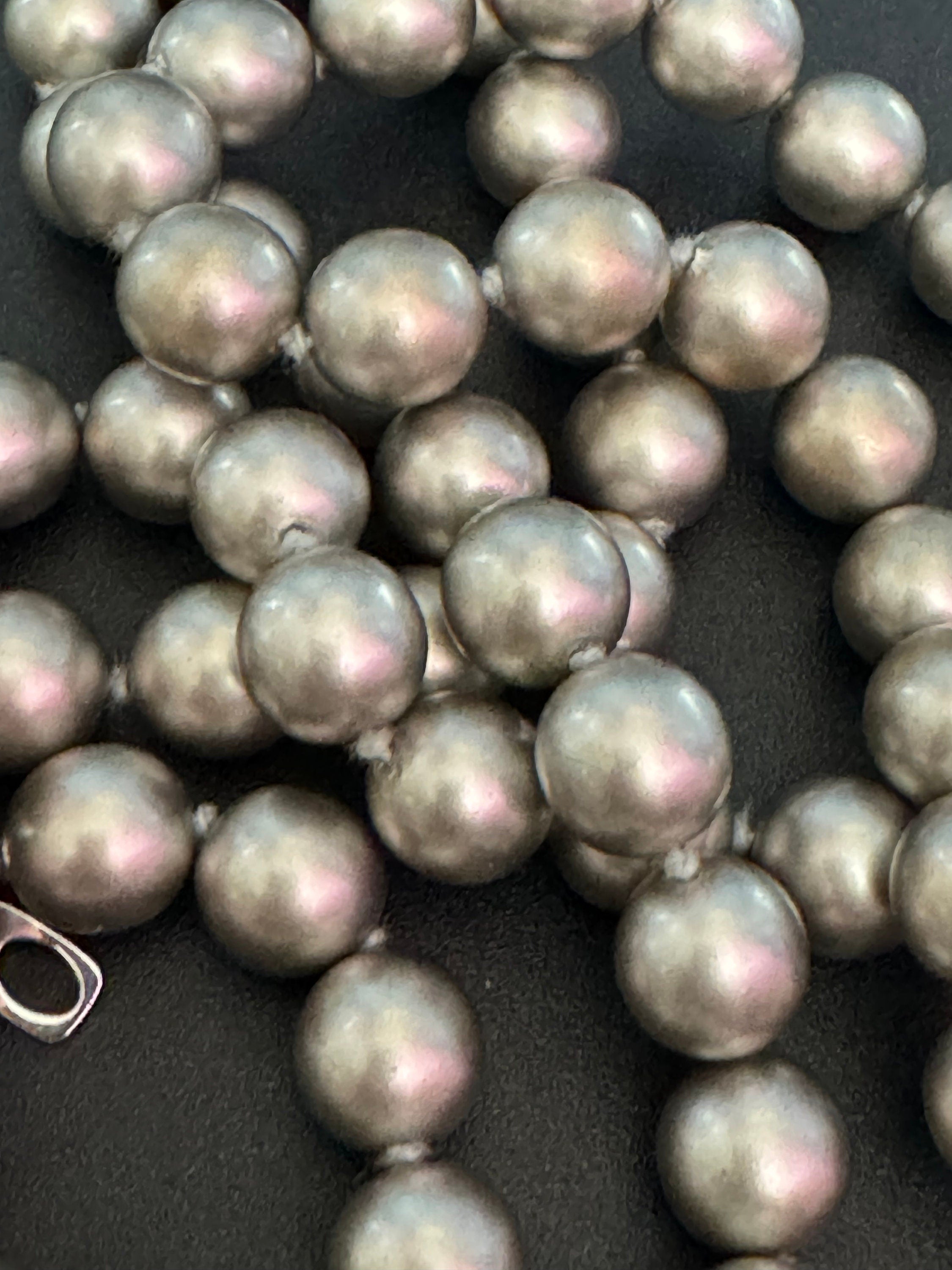 Signed Joan rivers vintage single strand steel grey 1cm glass knotted pearl necklace 80cm