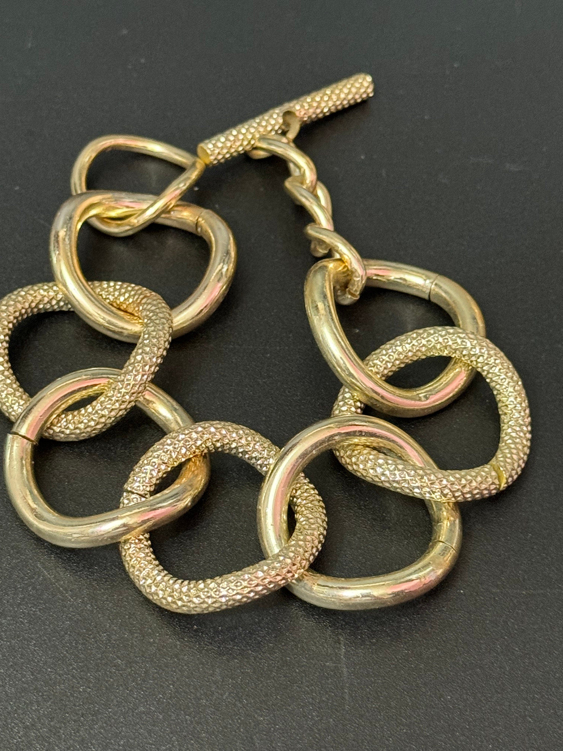 Vintage champagne light gold tone chunky but lightweight wide oversized curb link chain bracelet 1970s toggle 22cm x 3.5cm