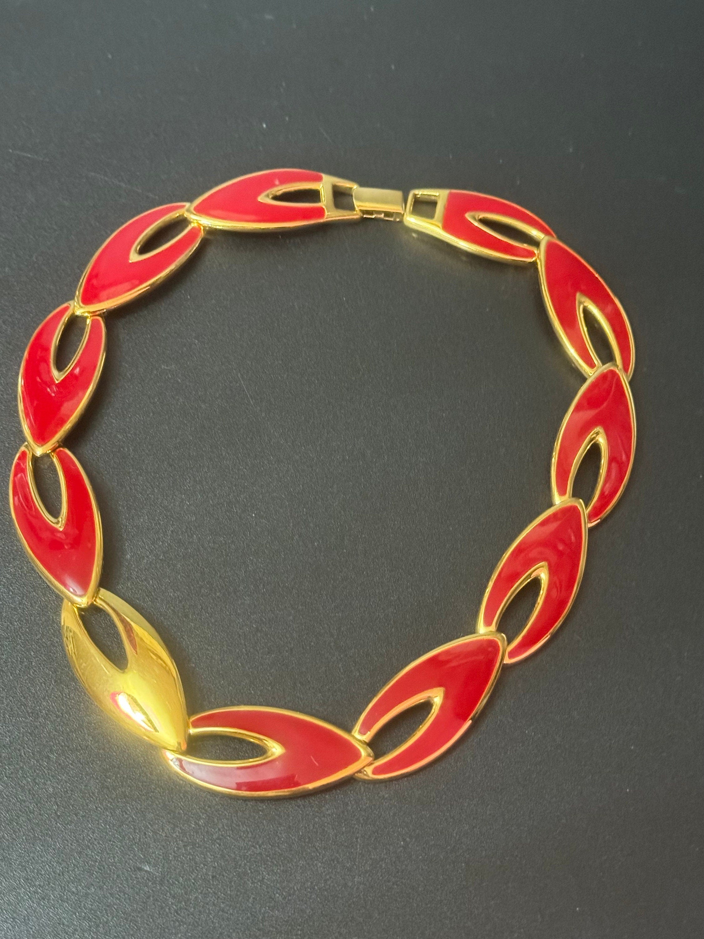 Petite fit Signed NAPIER designer bright Red Enamel Choker Vintage Gold Tone flat link 39cm choker necklace