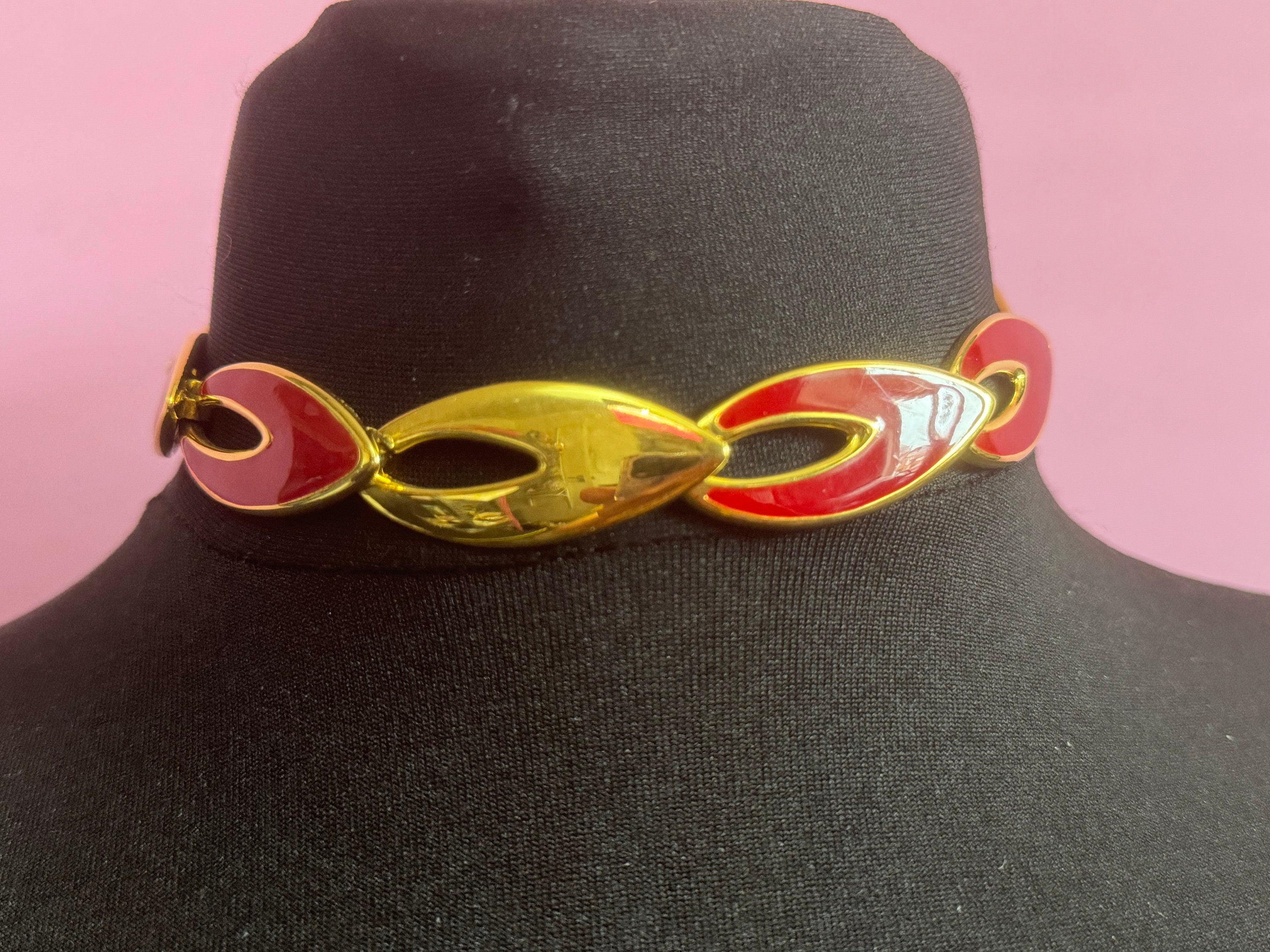 Petite fit Signed NAPIER designer bright Red Enamel Choker Vintage Gold Tone flat link 39cm choker necklace