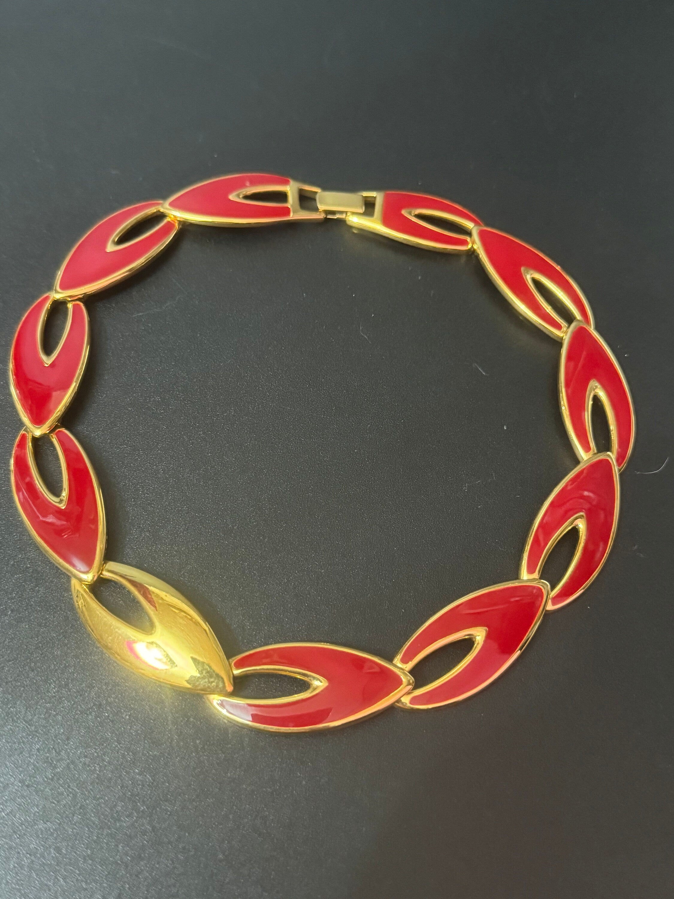 Petite fit Signed NAPIER designer bright Red Enamel Choker Vintage Gold Tone flat link 39cm choker necklace