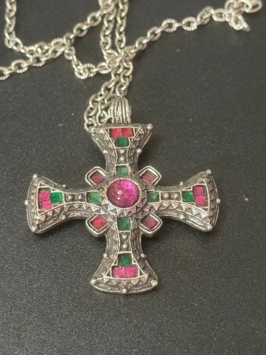 Signed Miracle vintage bright magenta pink cabochon Scottish Celtic cross Pendant necklace silver tone