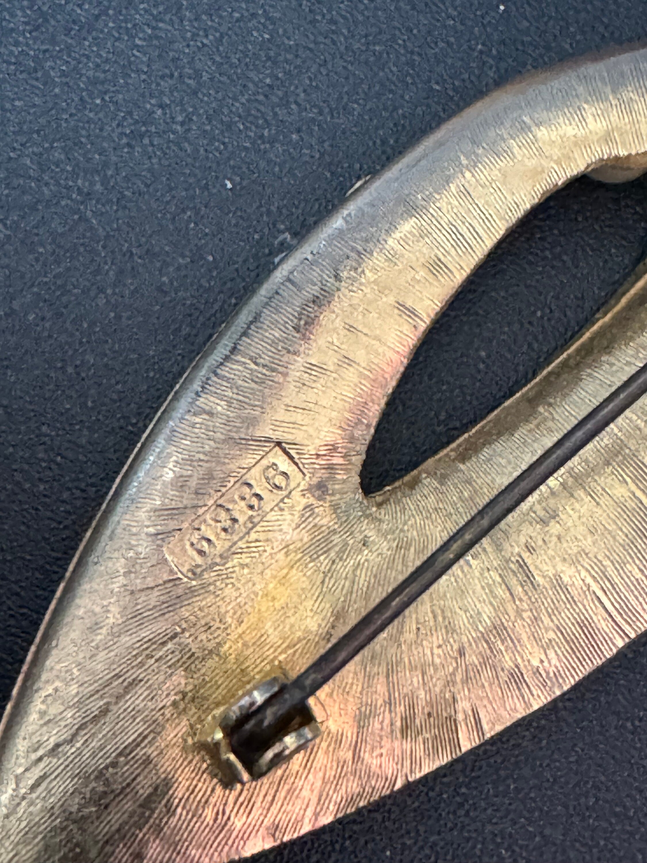 Gold tone textured leaf brooch with faux pearl 7cm Large vintage 1950s