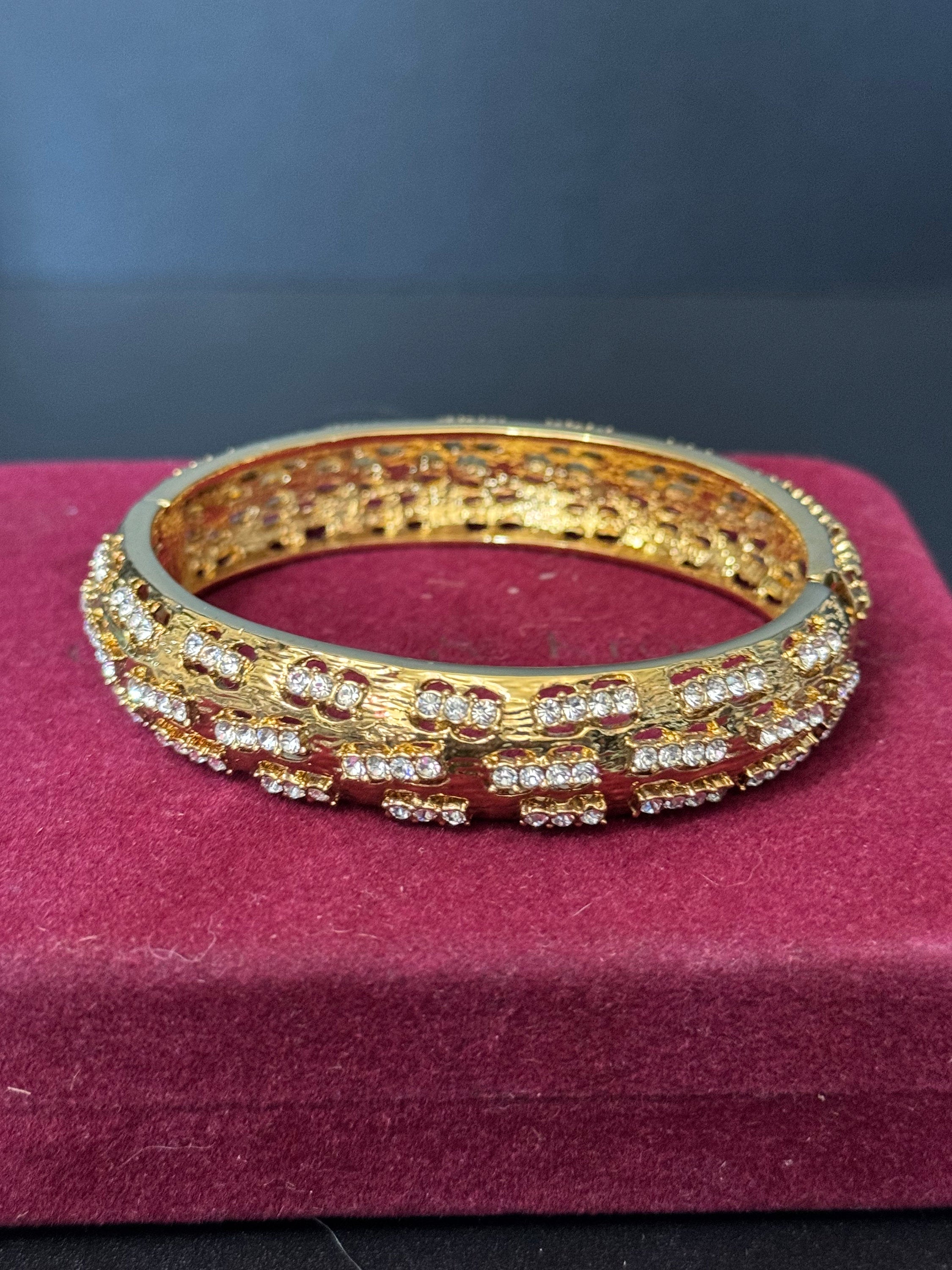 JBK Jaqueline Kennedy vintage gold tone clear diamanté Etruscan clamper bangle bracelet boxed