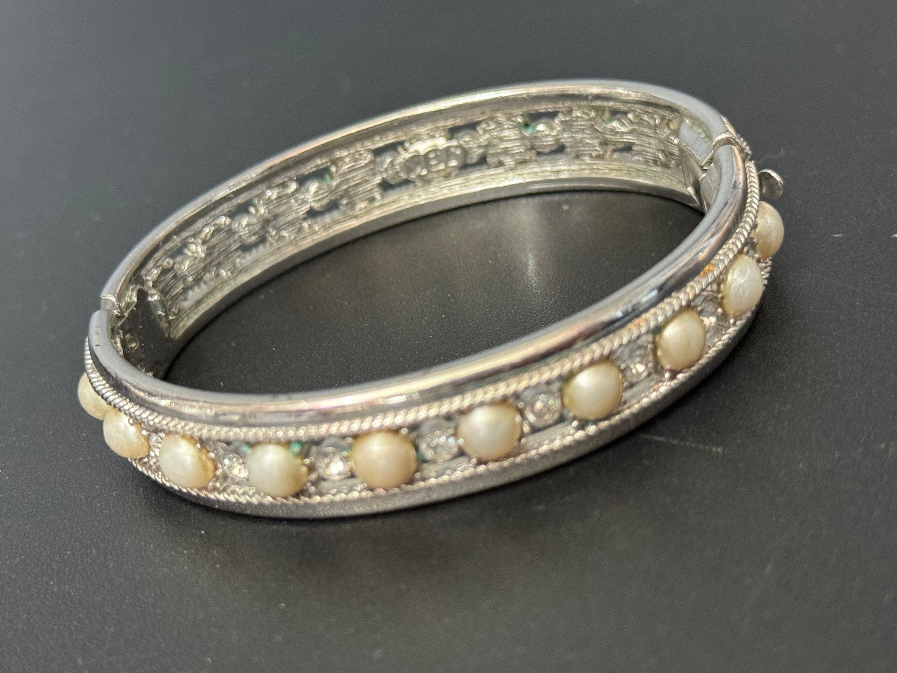 Signed JBK Jaqueline Kennedy vintage silver tone clear diamanté faux pearl clamper bangle bracelet