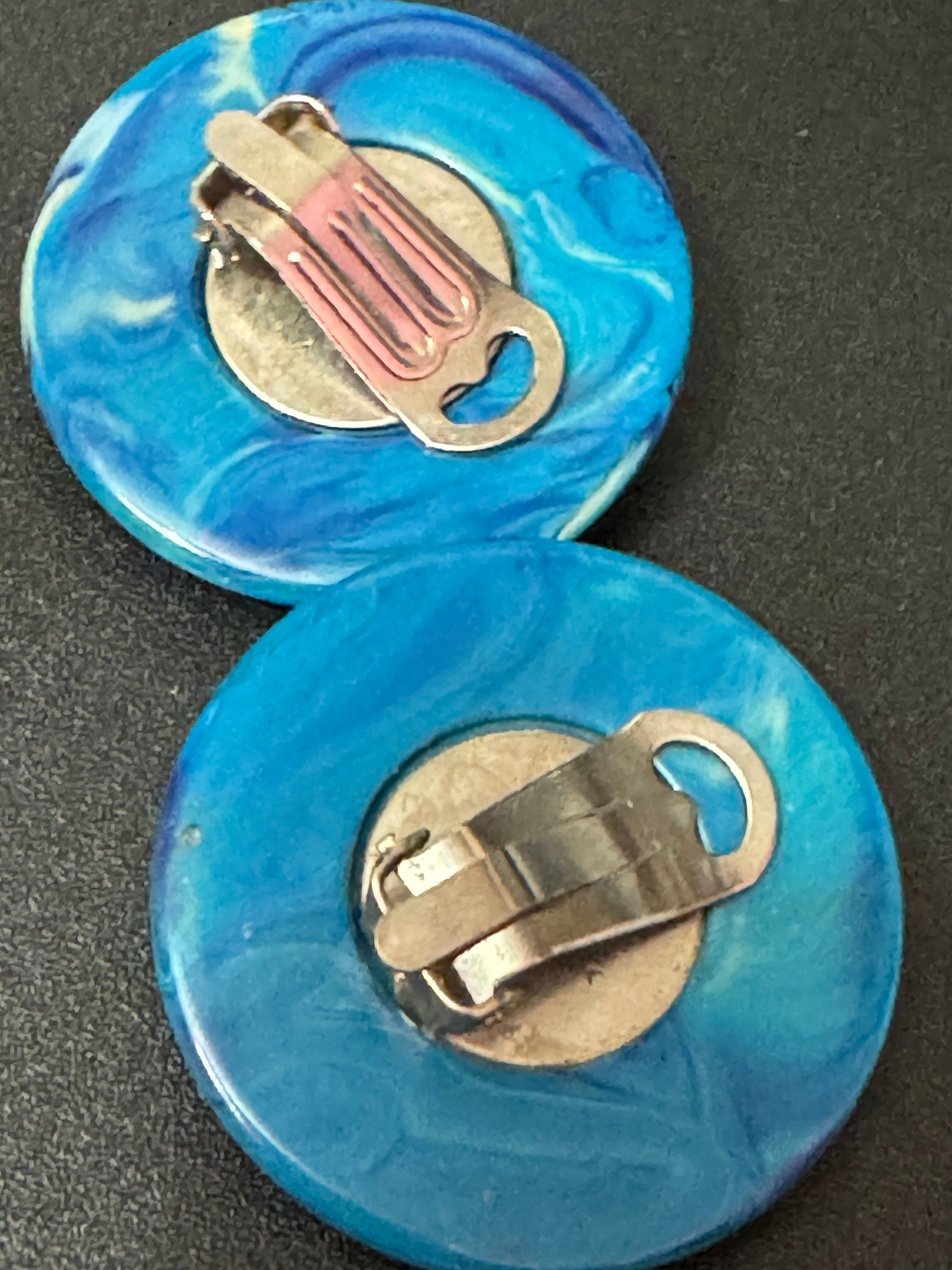 Signed made it Italy vintage oversized 4cm silver tone blue plastic clip on button earrings Etruscan style