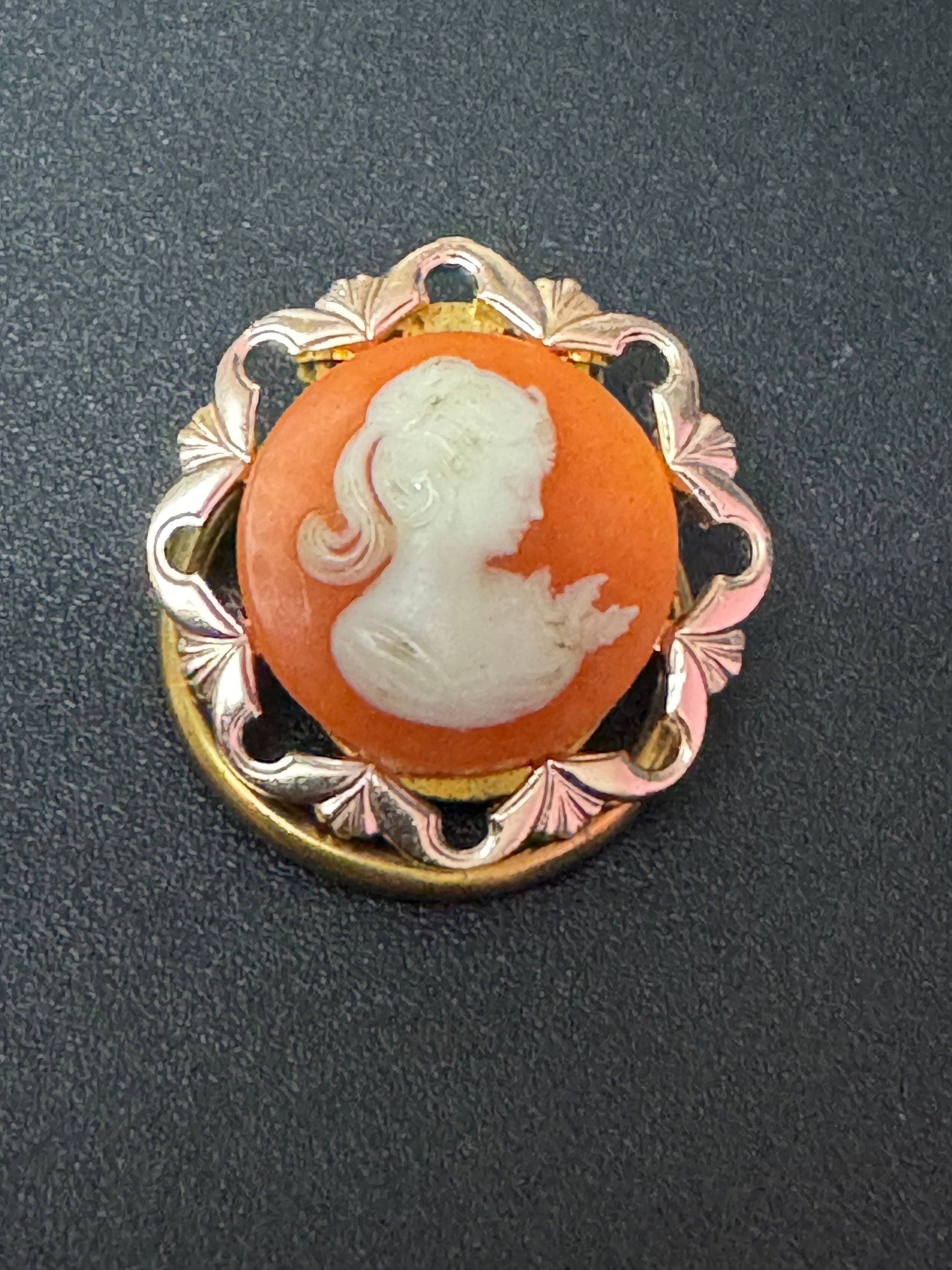 Vintage small orange terracotta plastic Figural Cameo Lady gold Tone Scarf Ring Clip Holder 1960s 1970s