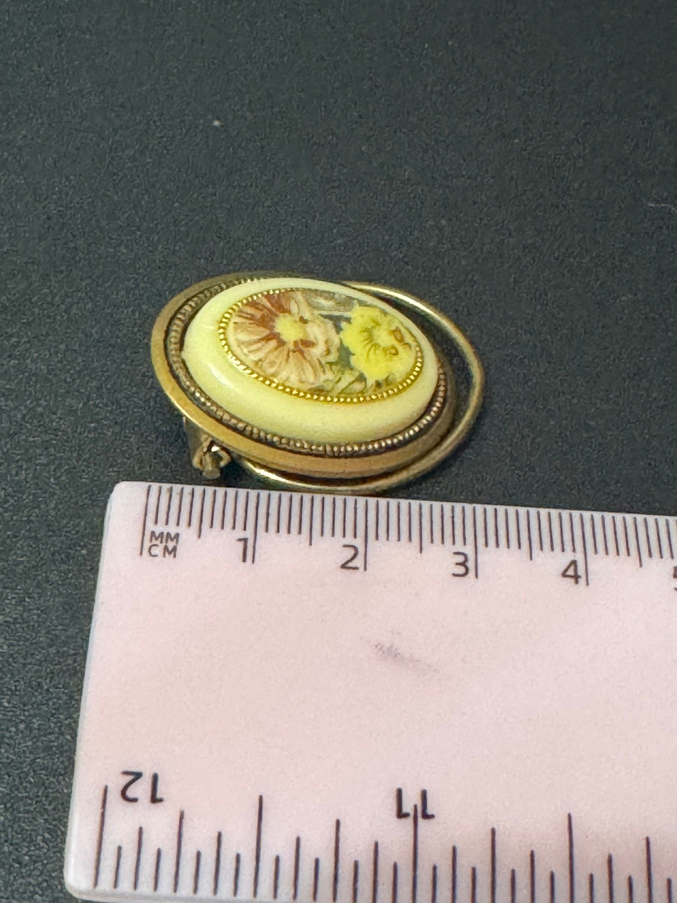 Vintage small Purple yellow Floral Roses Gold Tone cabochon Scarf Ring Clip
