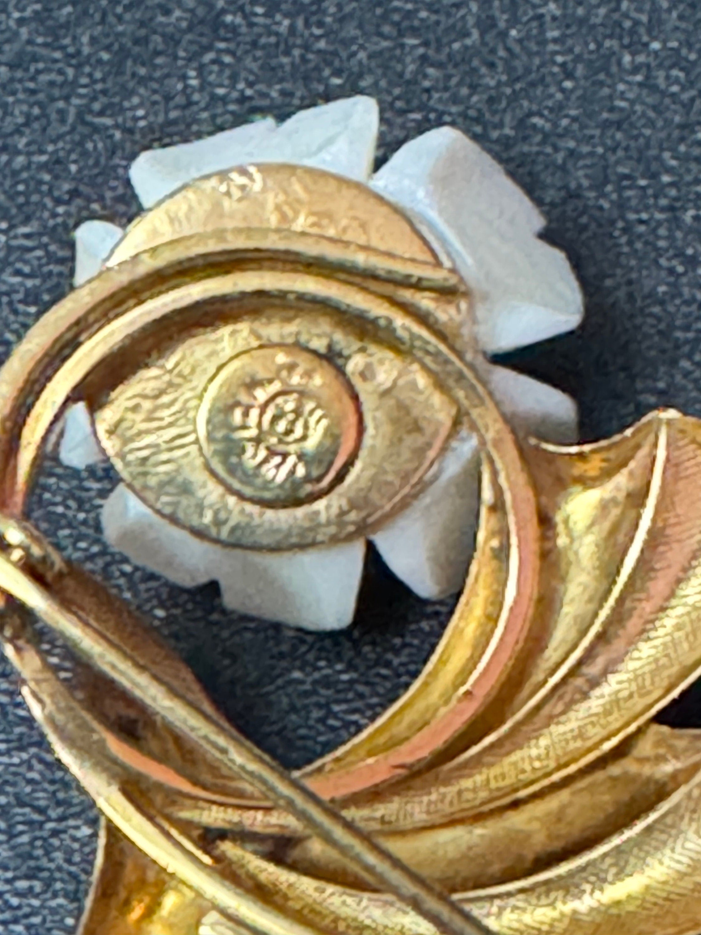 1/20th 18k rolled gold Early Plastic Celluloid Art Deco beige cream resin floral dog rose brooch 4cm