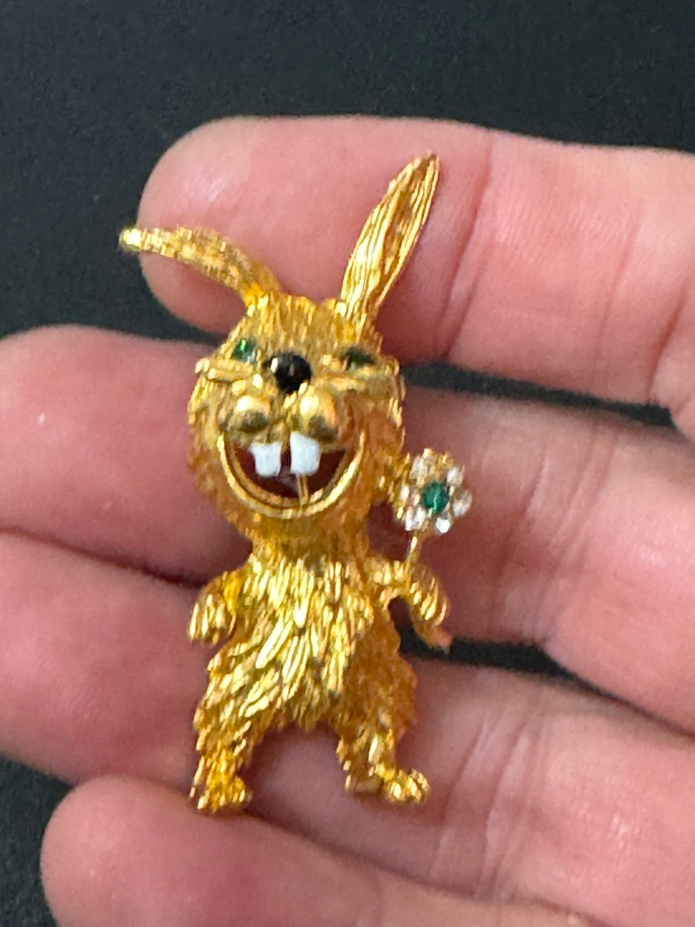 Novelty vintage cartoon rabbit brooch gold tone with clear diamanté and emerald eyes