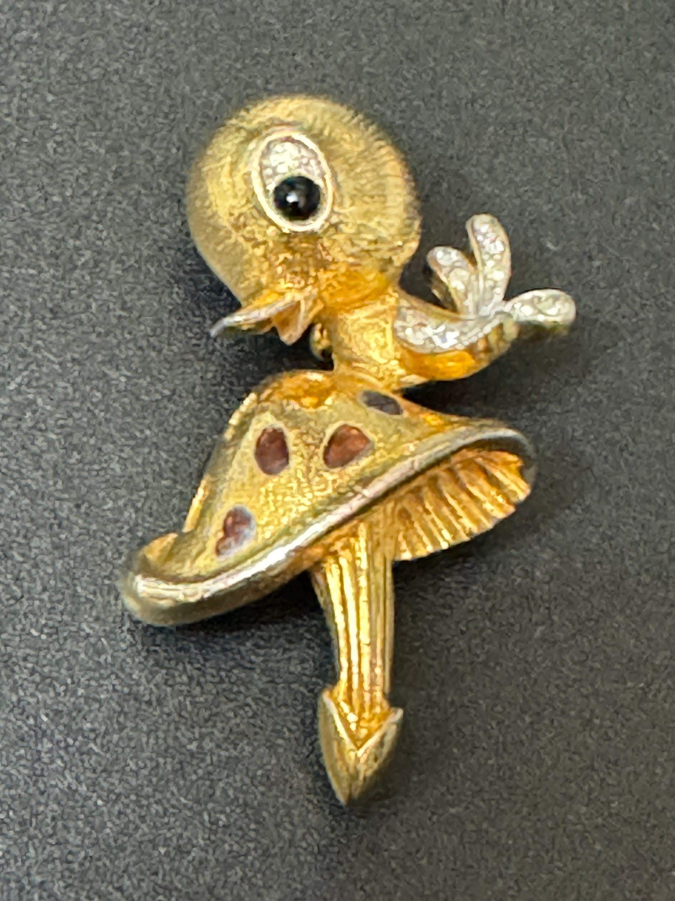 Novelty vintage cartoon bird on toadstool brooch gold tone with clear diamanté