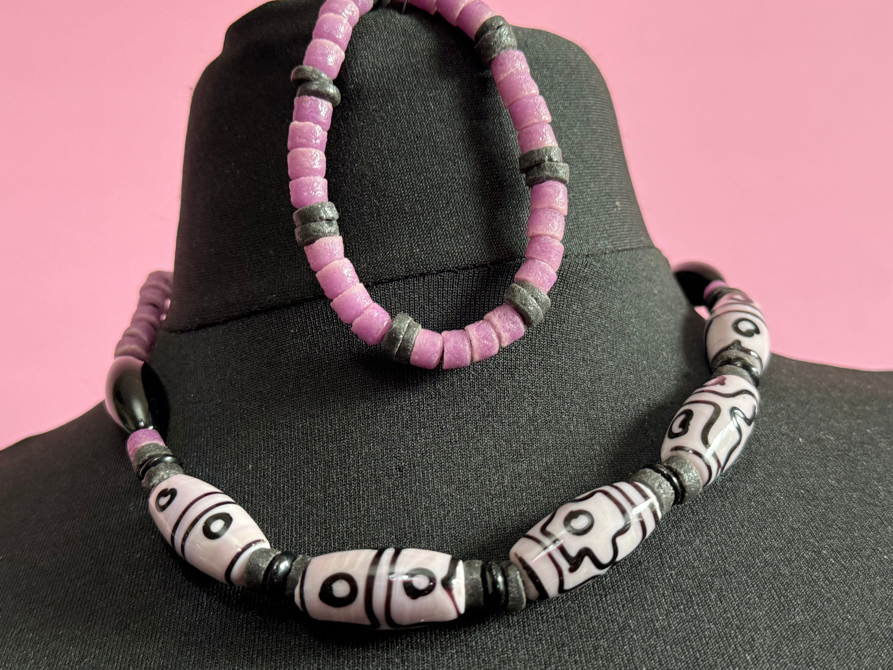 Signed Teng Yue lilac purple and black glass beaded necklace and stretch bracelet jewellery set