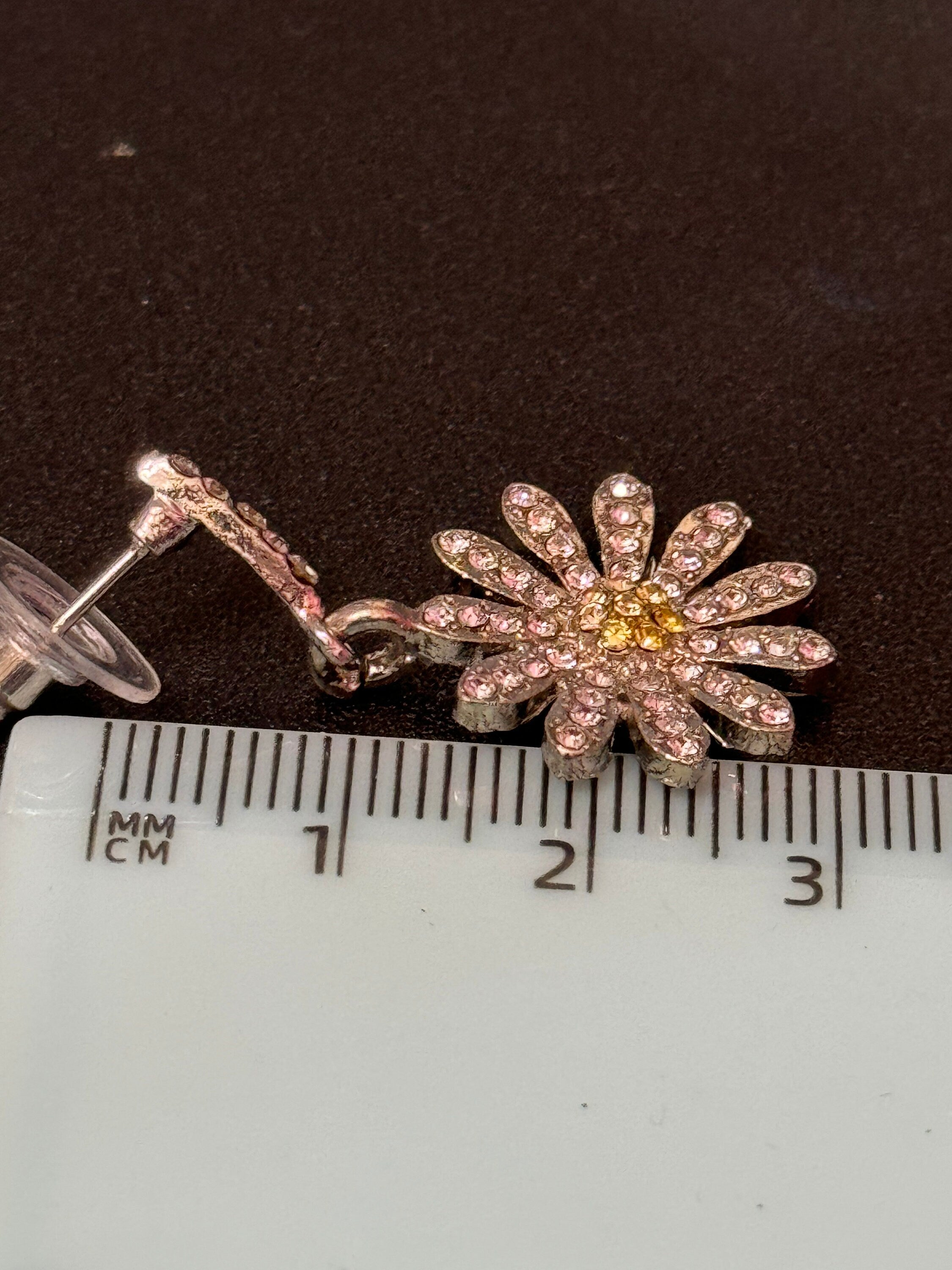 Retro Clear diamanté  floral daisy flower  dangly drop earrings silver tone pierced
