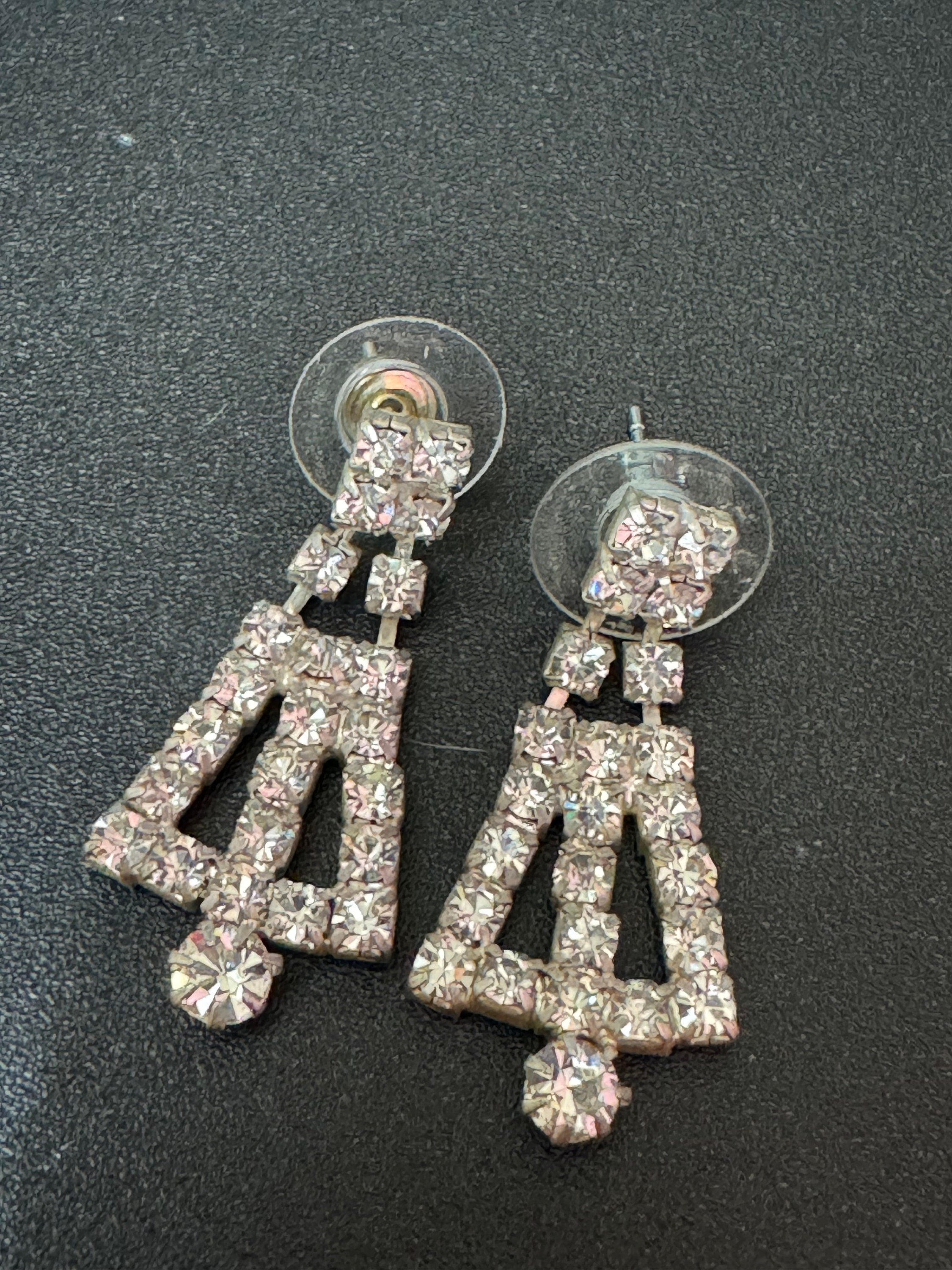 Vintage retro clear claw set rhinestone paste diamanté fine dangly drop pierced earrings  silver tone
