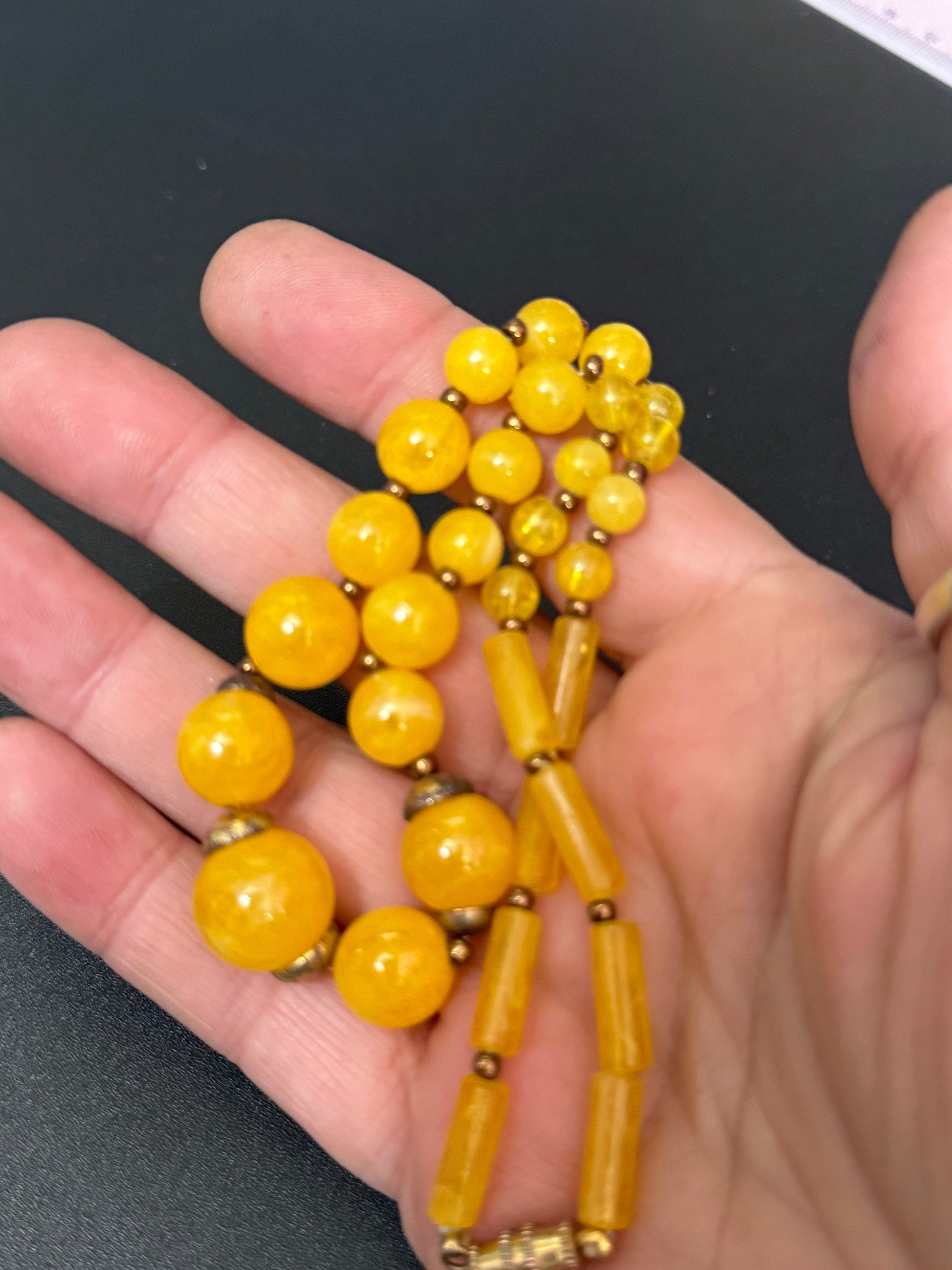Vintage short yellow gold tone plastic beaded necklace petite 38cm