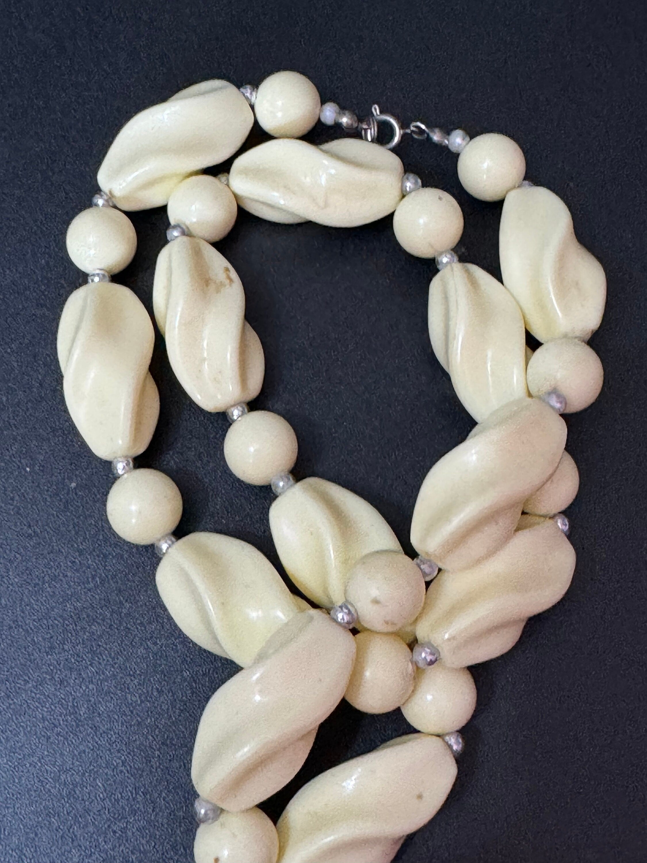 Vintage chunky plastic cream large beaded necklace 1970s 1980s 60cm