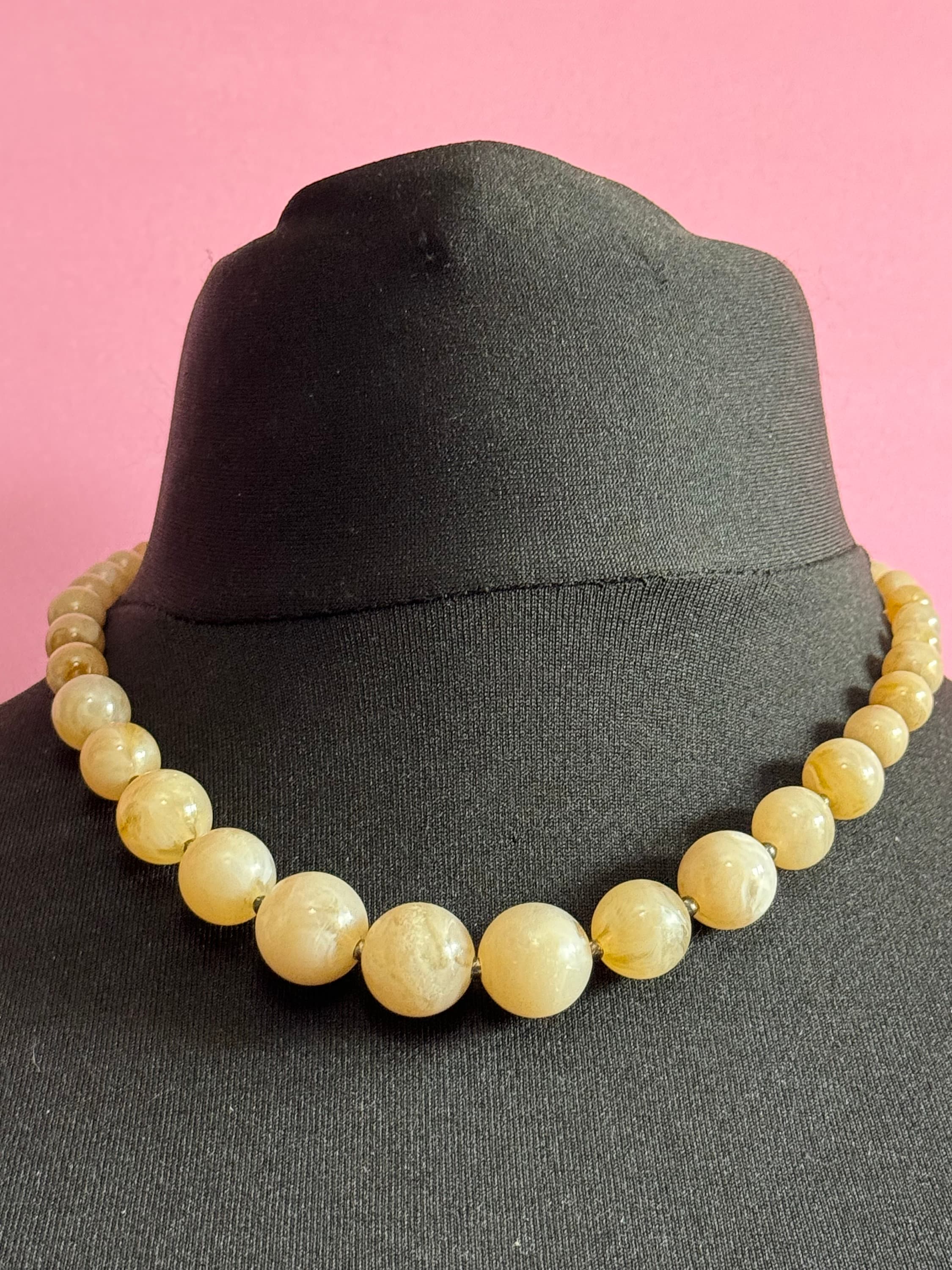 Vintage short beige brown neutral gold tone plastic beaded necklace 48cm
