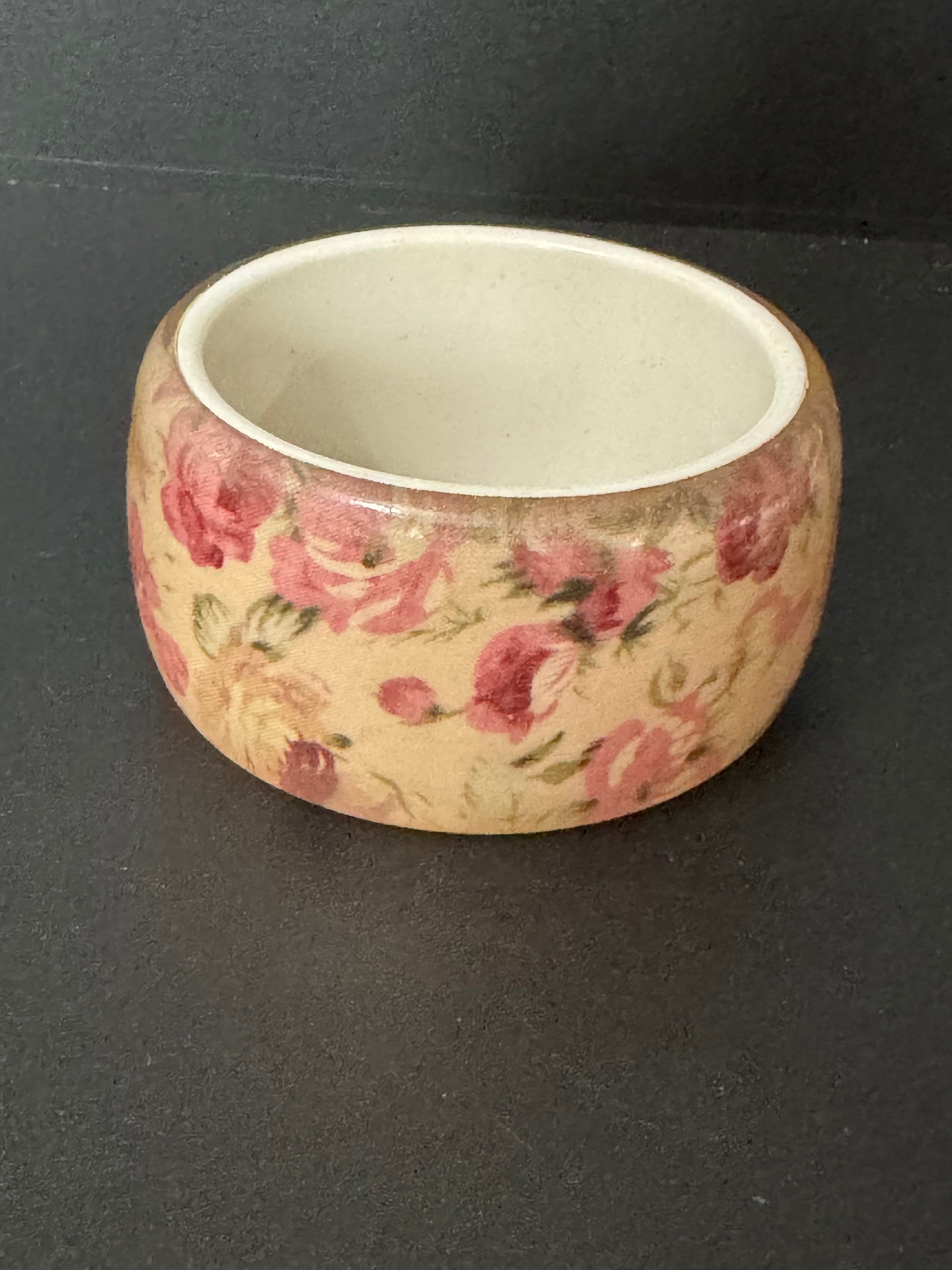 Pretty pink and cream floral roses flowers Perspex plastic resin wide cuff bangle bracelet stacking layering Vintage retro 65mm dia.