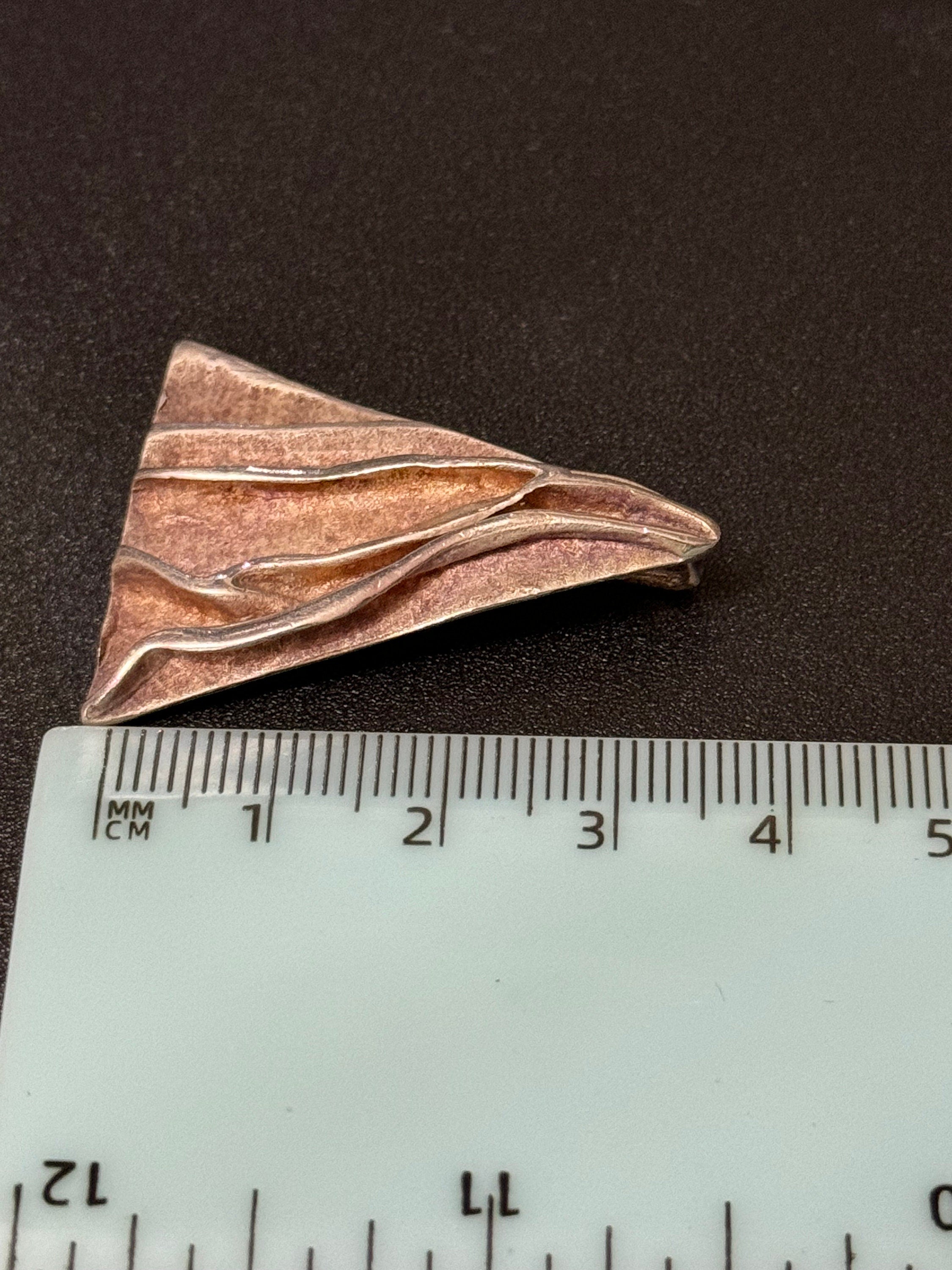Vintage 925 sterling silver triangular abstract Modernist textured pendant 8.6 grams 3.7cm
