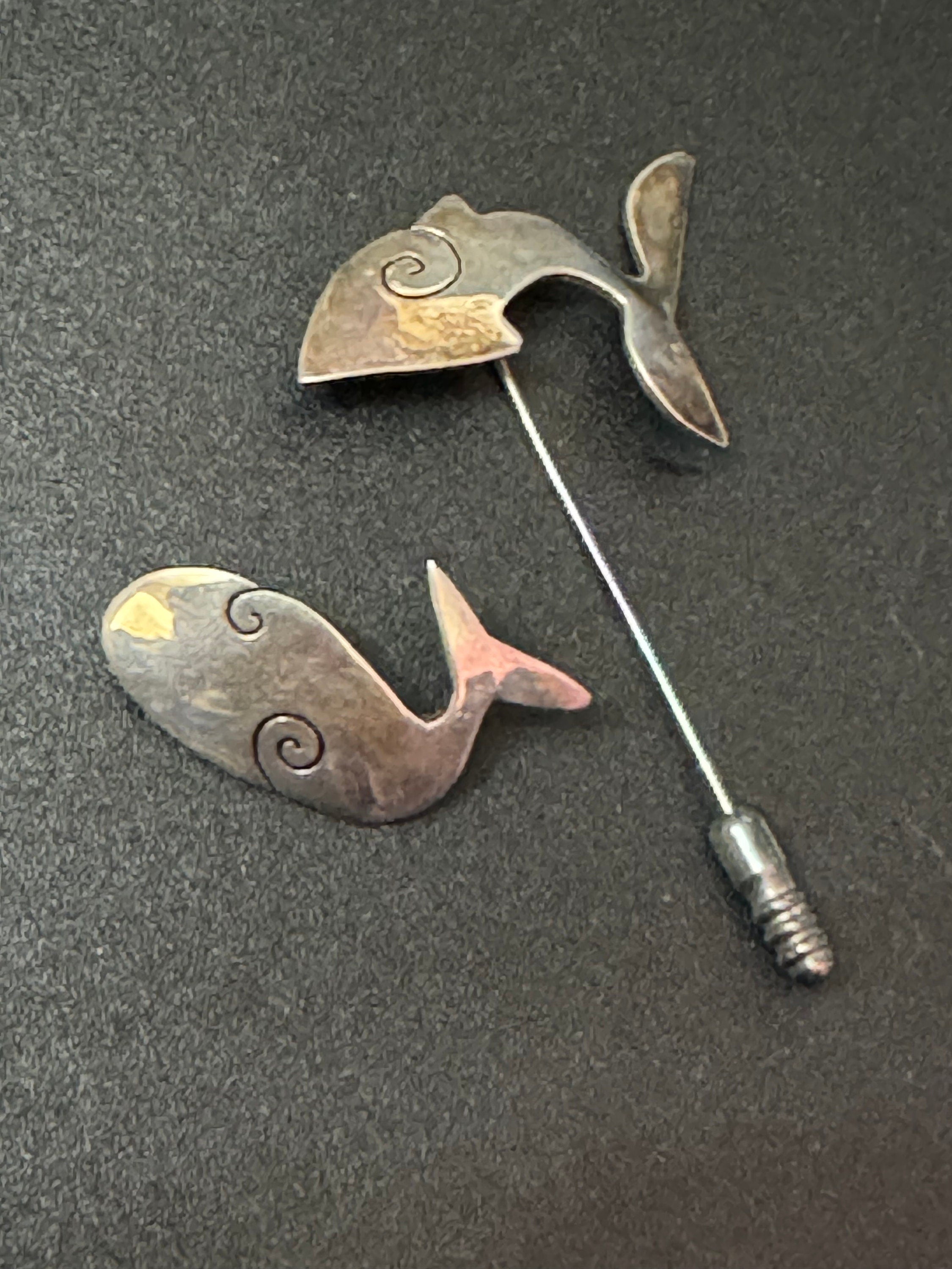 Retro nautical jewellery set 925 sterling silver fish pendant and matching style whale lapel stick pin