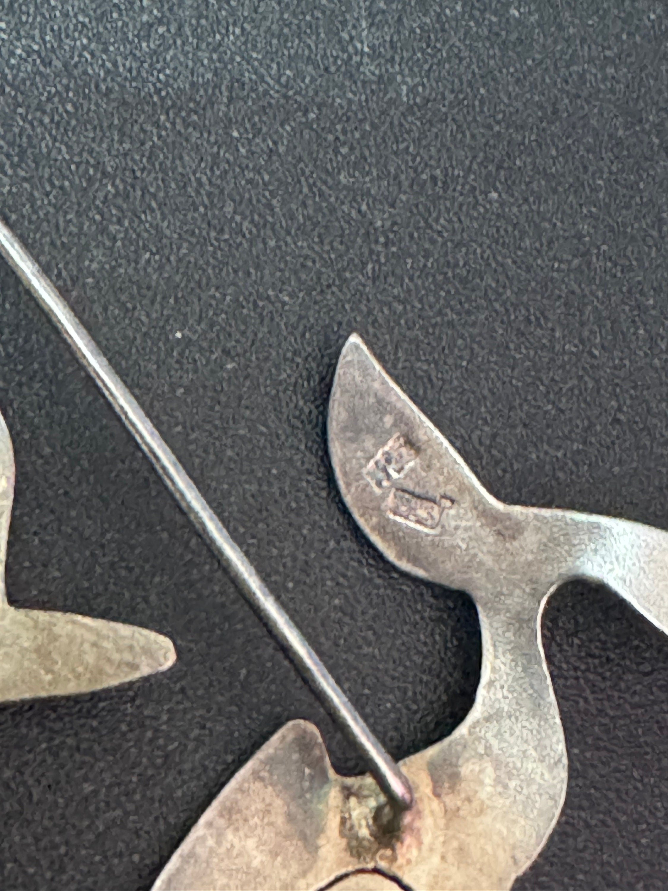 Retro nautical jewellery set 925 sterling silver fish pendant and matching style whale lapel stick pin
