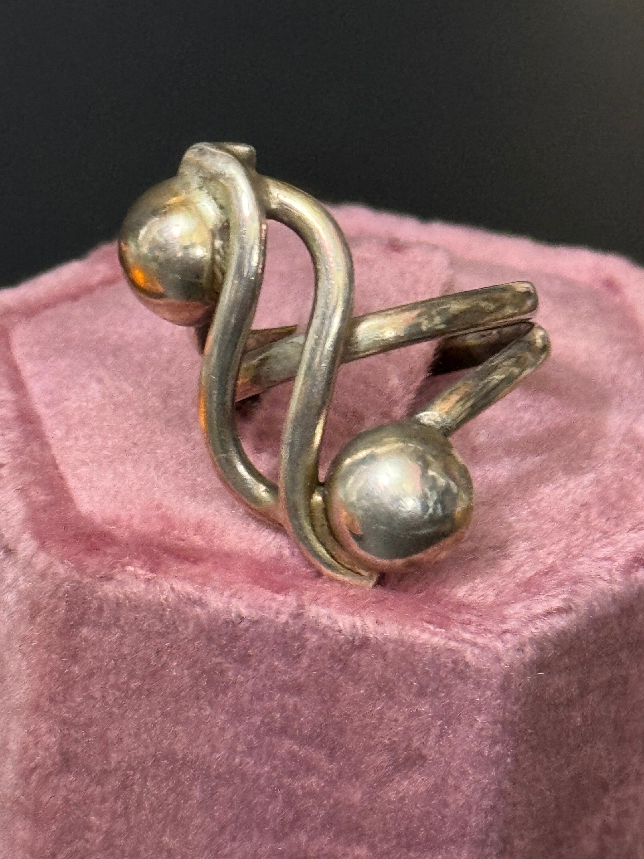 Vintage 925 sterling silver modernist ball ring 3.8 grams adjustable size NOPQ