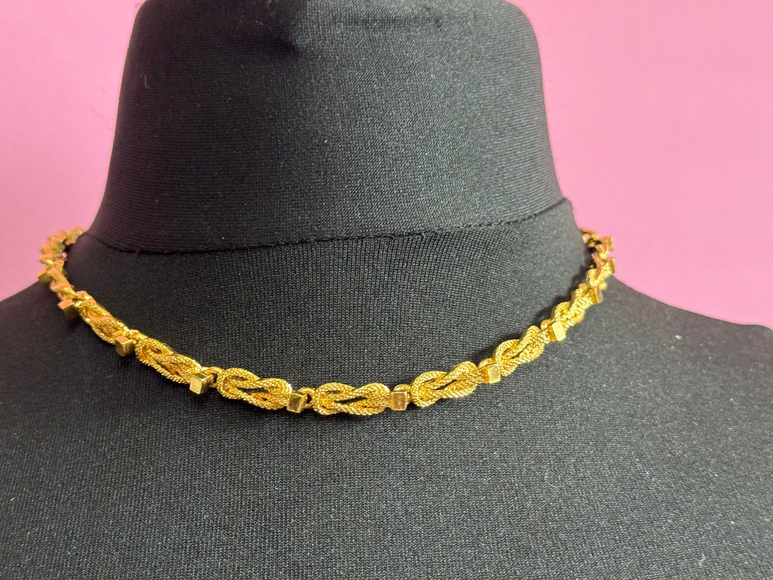 13 inch 44cm long 1980s thick gold tone fancy reef knot link chain link collar necklace