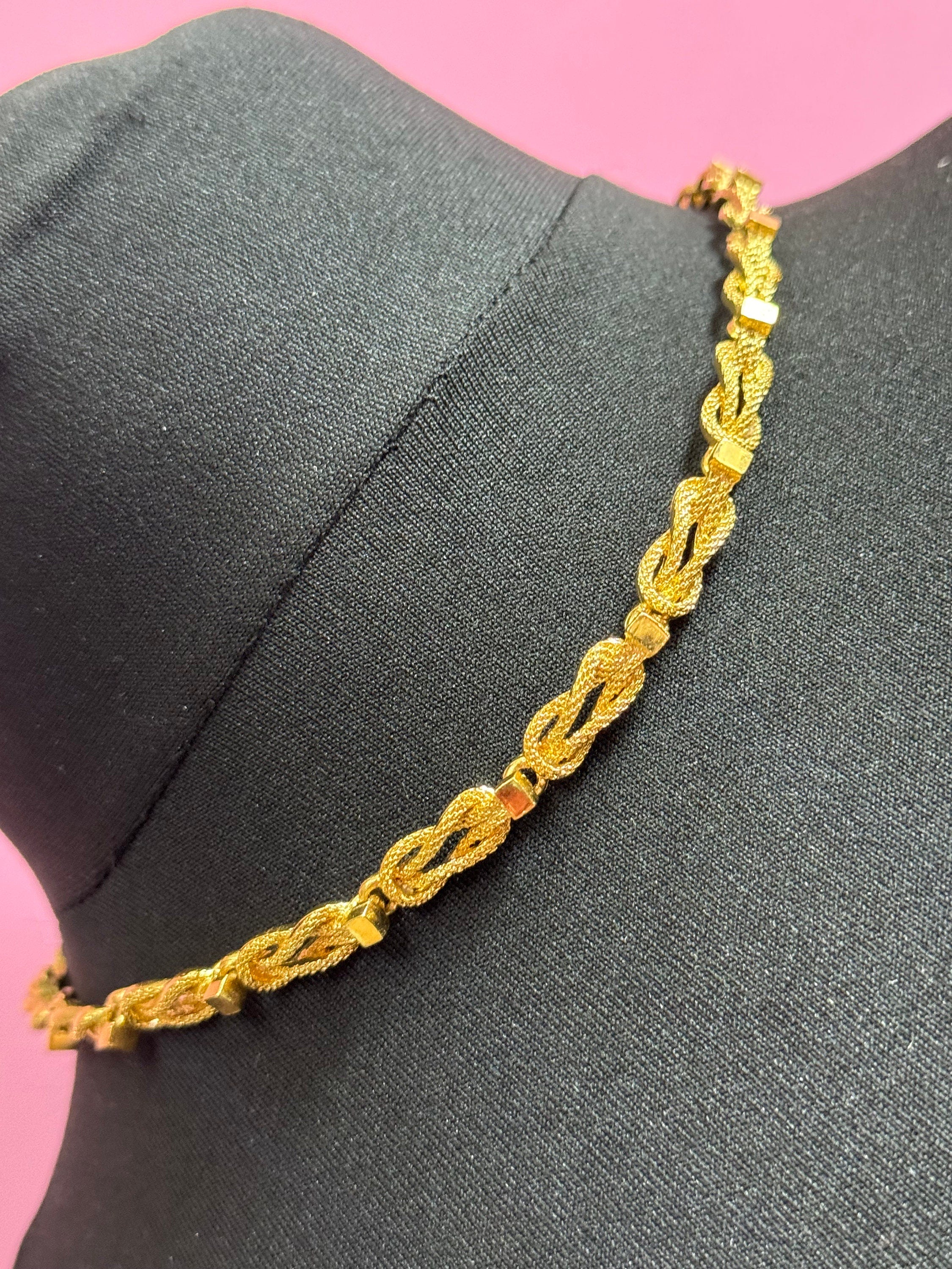 13 inch 44cm long 1980s thick gold tone fancy reef knot link chain link collar necklace