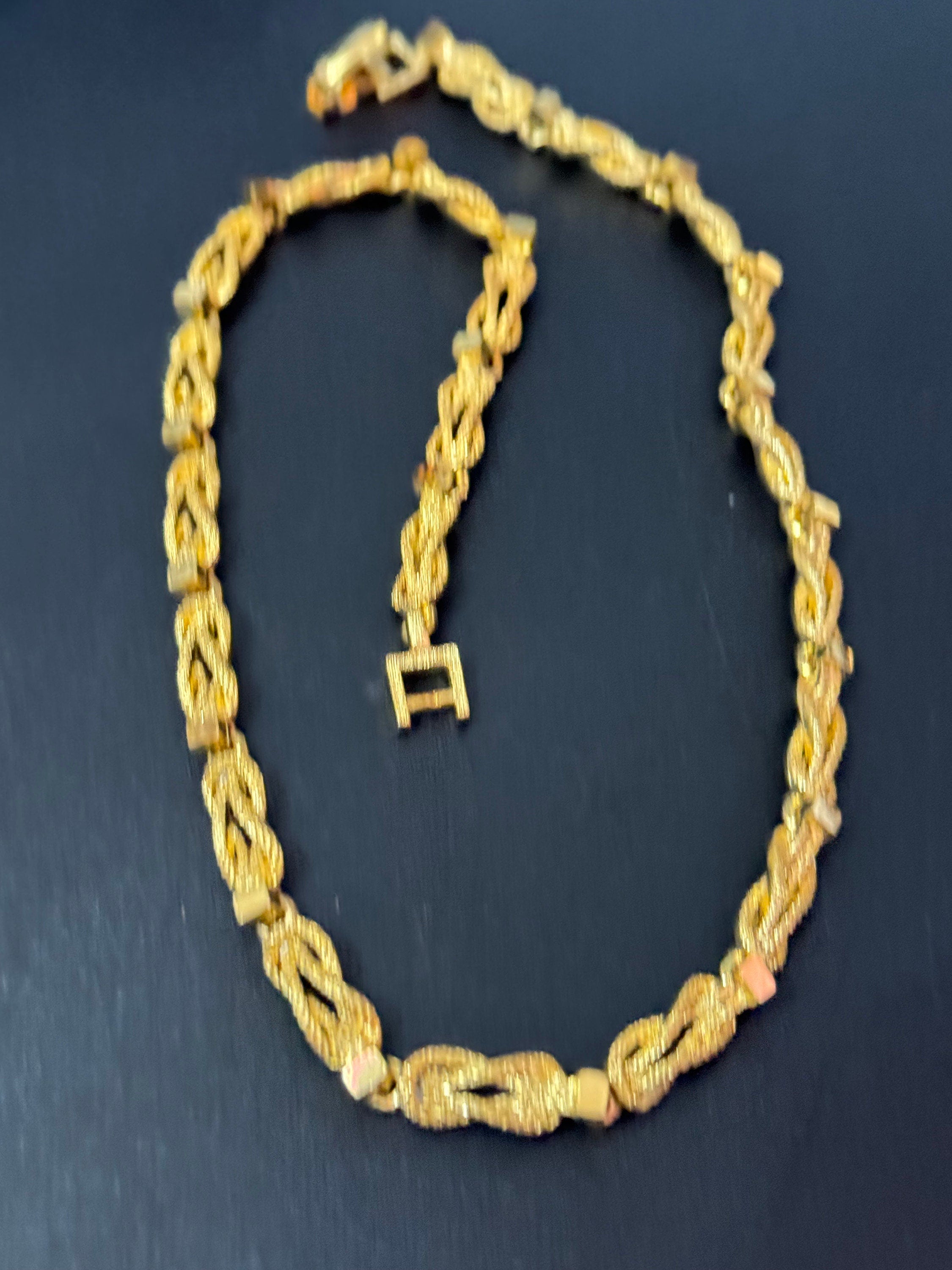 13 inch 44cm long 1980s thick gold tone fancy reef knot link chain link collar necklace