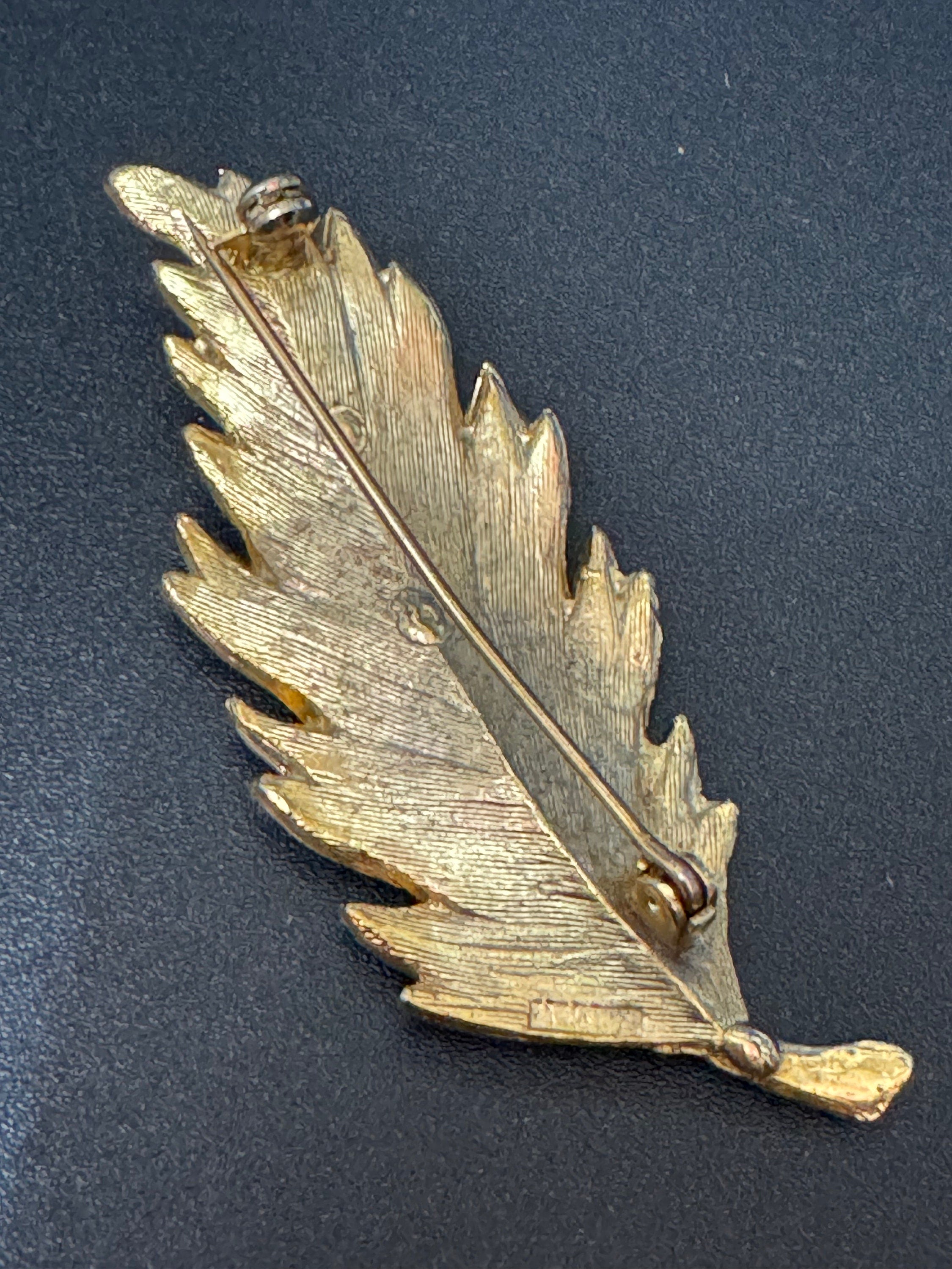 Leaf brooch