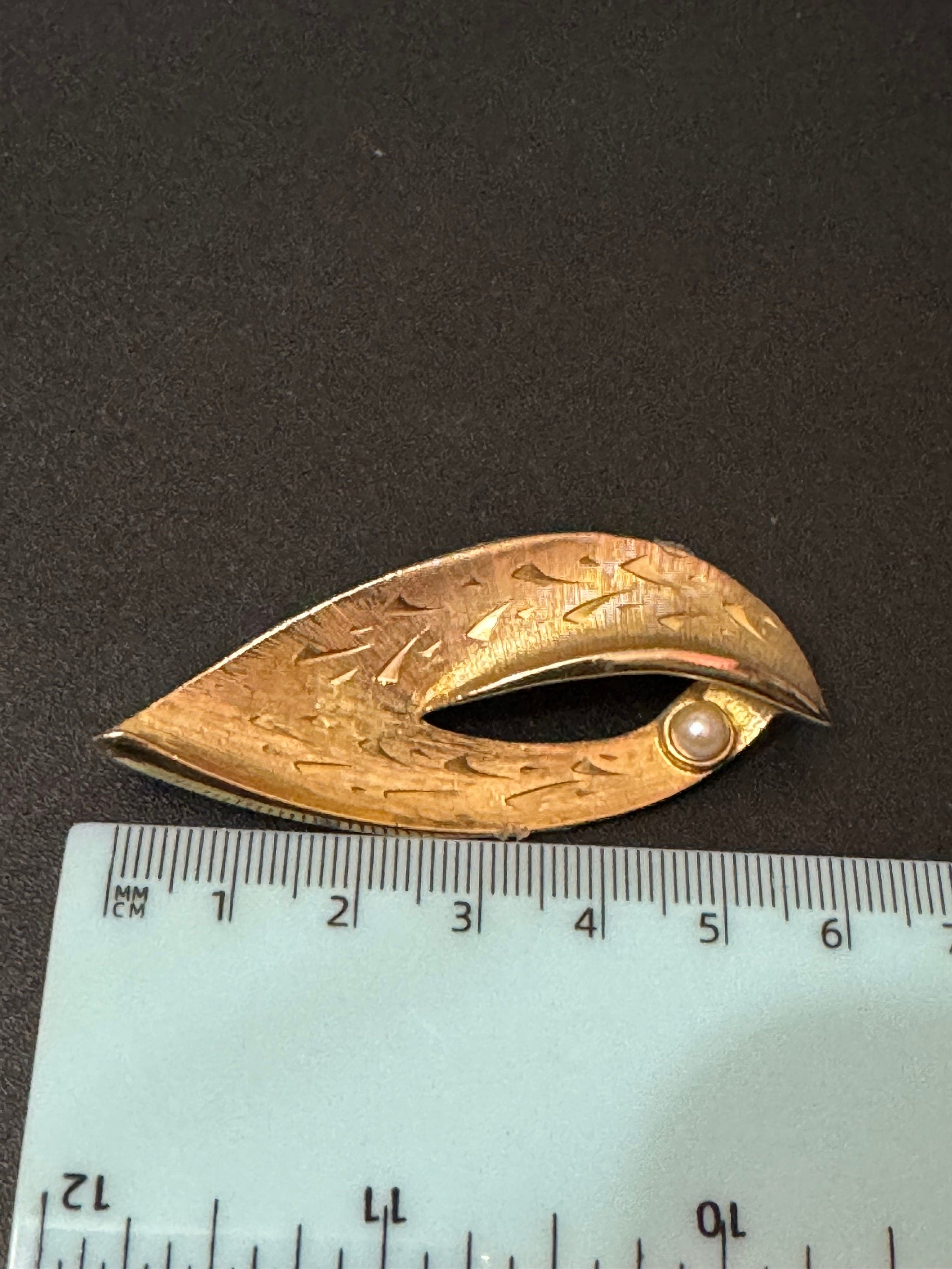 Gold tone textured leaf brooch with faux pearl 7cm Large vintage 1950s