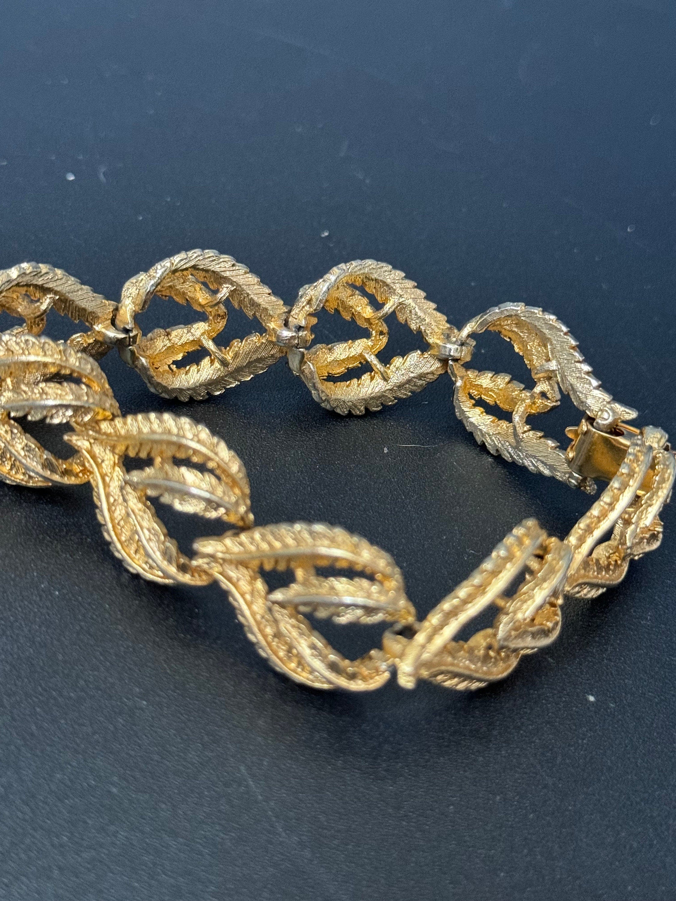 Vintage gold tone mid century floral Brushed panel link leaf bracelet 20cm