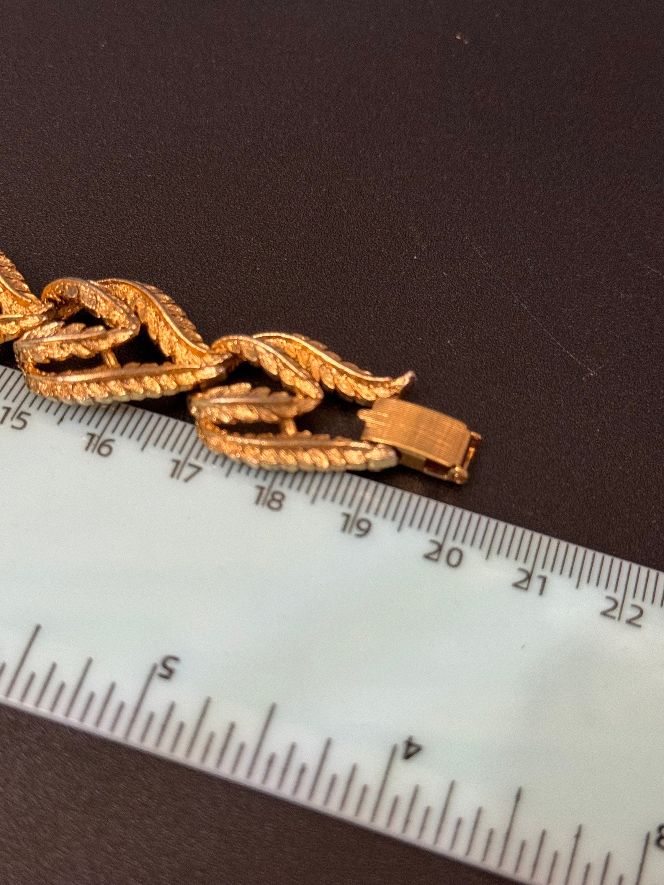 Vintage gold tone mid century floral Brushed panel link leaf bracelet 20cm
