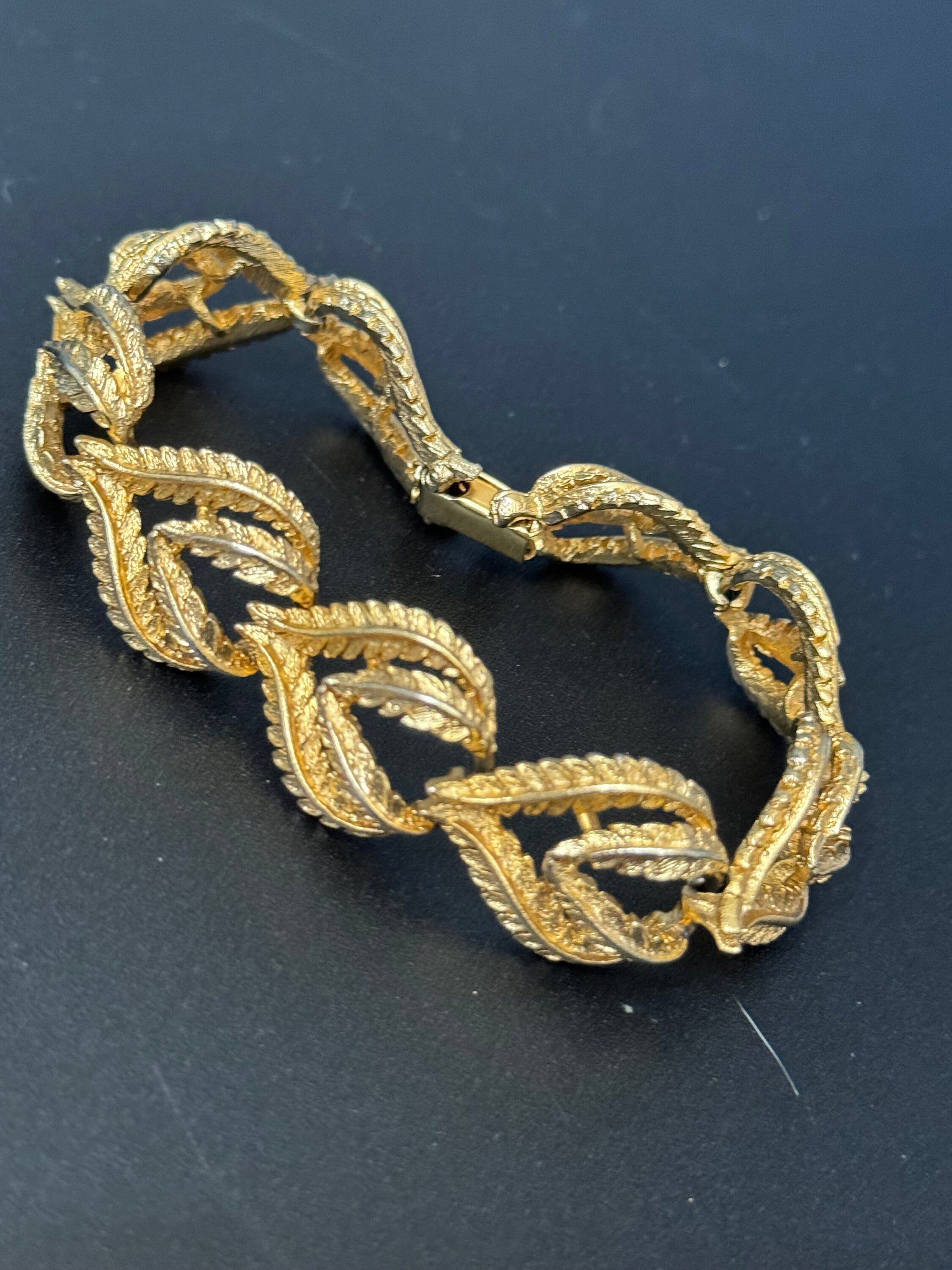 Vintage gold tone mid century floral Brushed panel link leaf bracelet 20cm