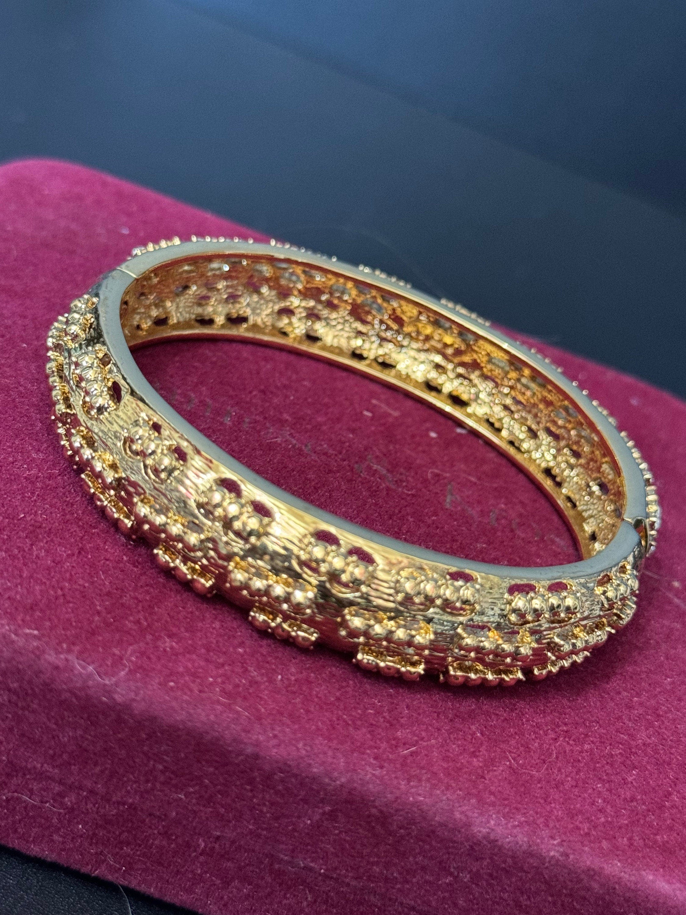 JBK Jaqueline Kennedy vintage gold tone clear diamanté Etruscan clamper bangle bracelet boxed