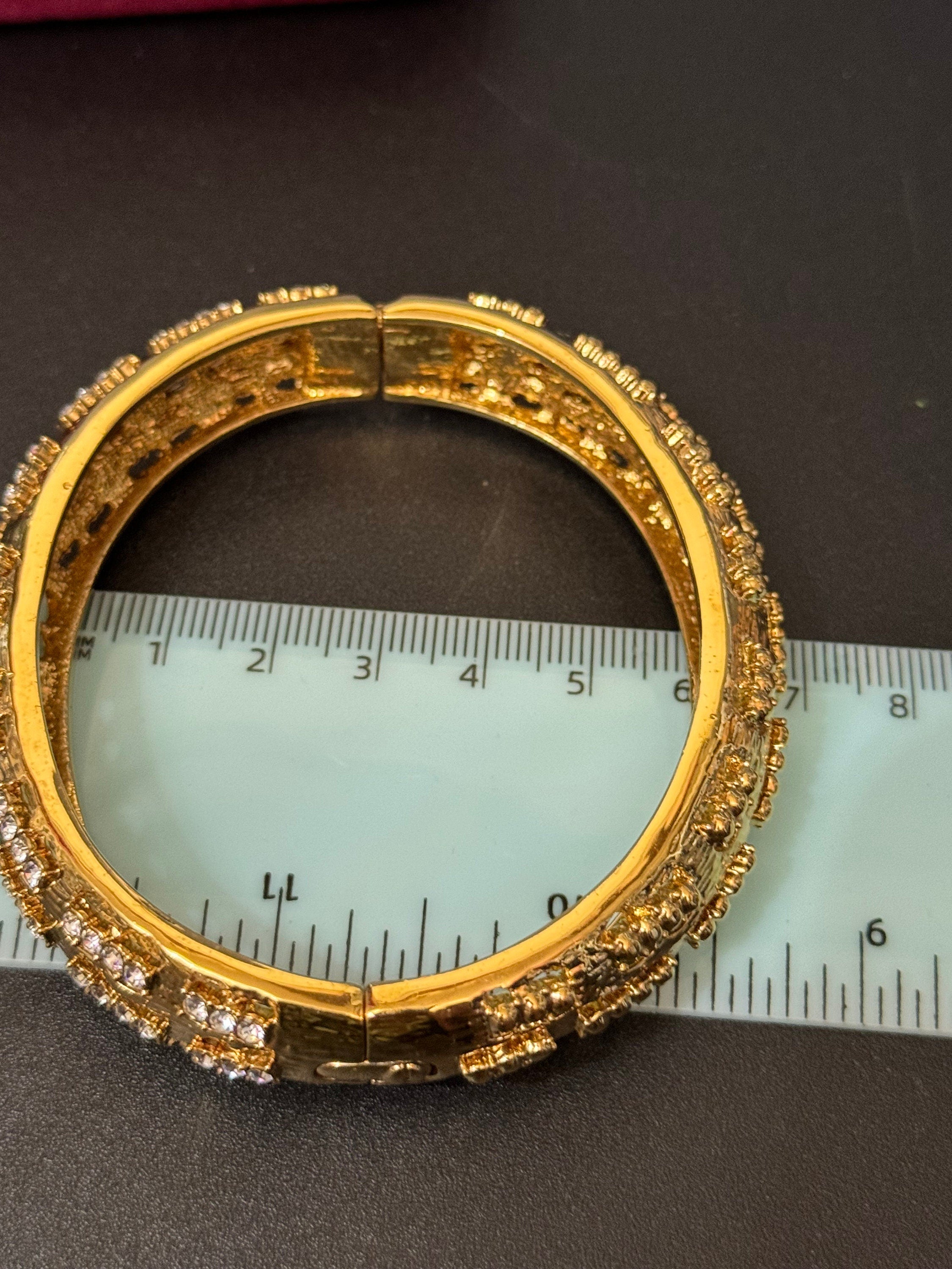 JBK Jaqueline Kennedy vintage gold tone clear diamanté Etruscan clamper bangle bracelet boxed