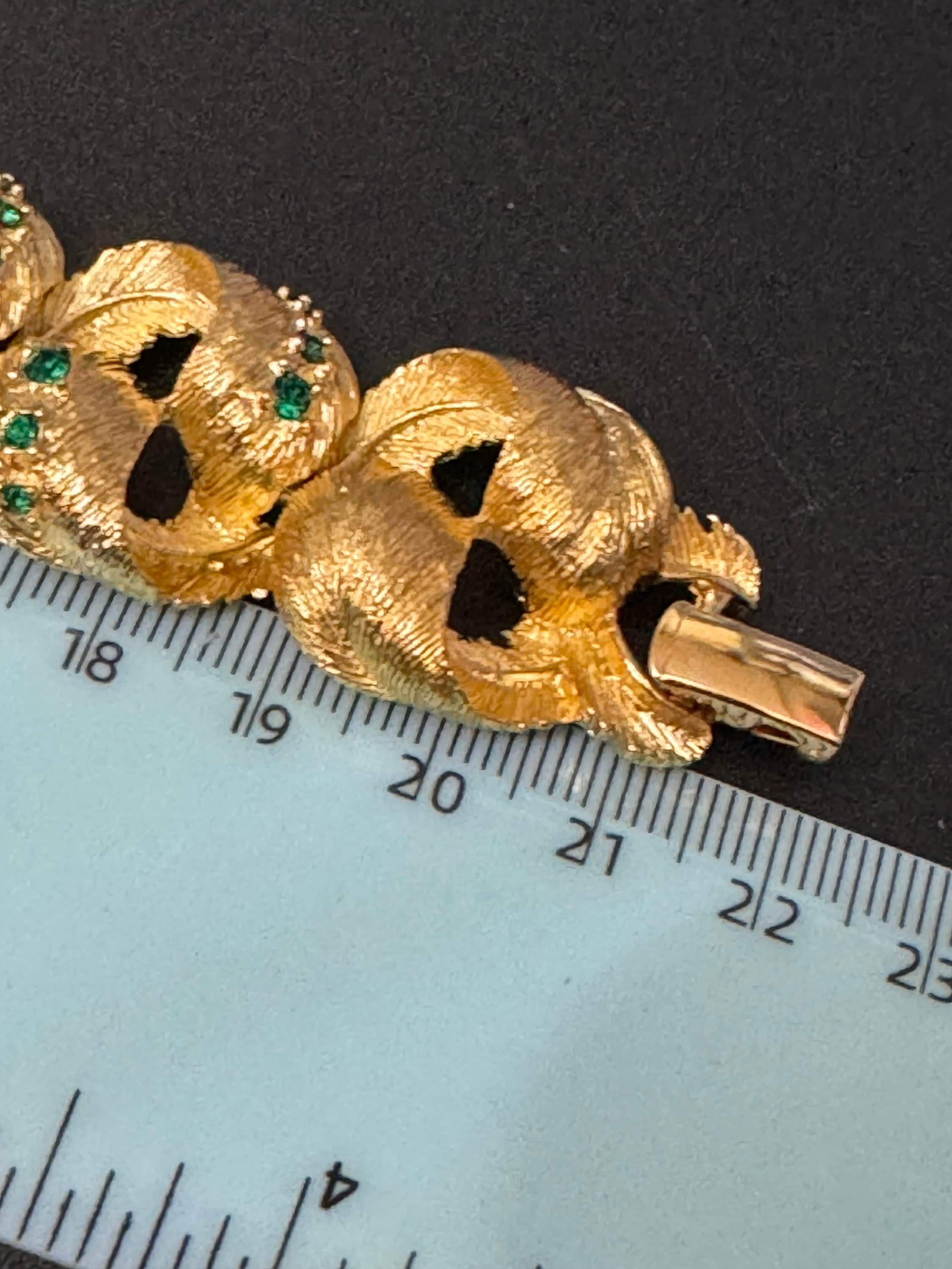 Signed JBK vintage gold tone emerald green rhinestone paste encrusted diamanté bracelet with extender links x 25mm