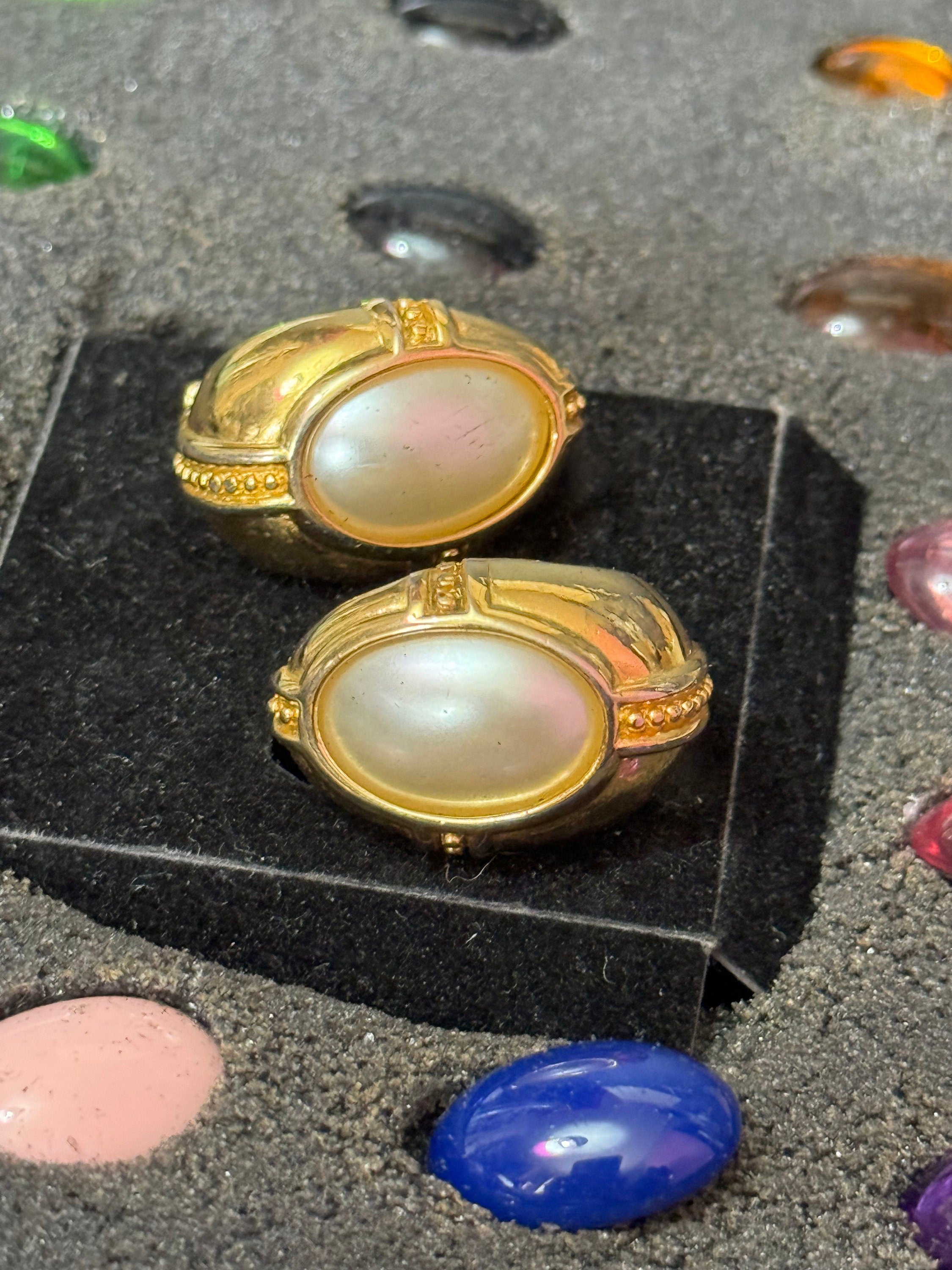 Signed Joan rivers collection of interchangeable cabochons gold tone clip on stud earrings  pearl amber emerald pink blue 10 colour as shown