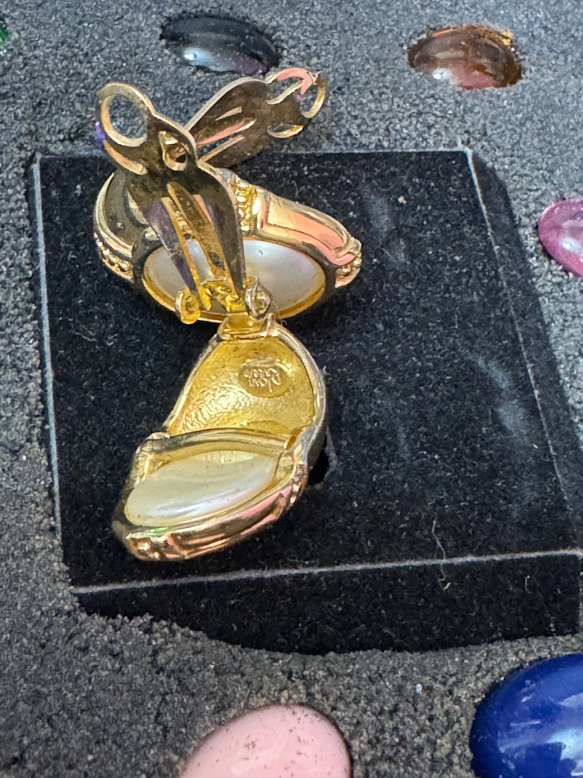 Signed Joan rivers collection of interchangeable cabochons gold tone clip on stud earrings  pearl amber emerald pink blue 10 colour as shown