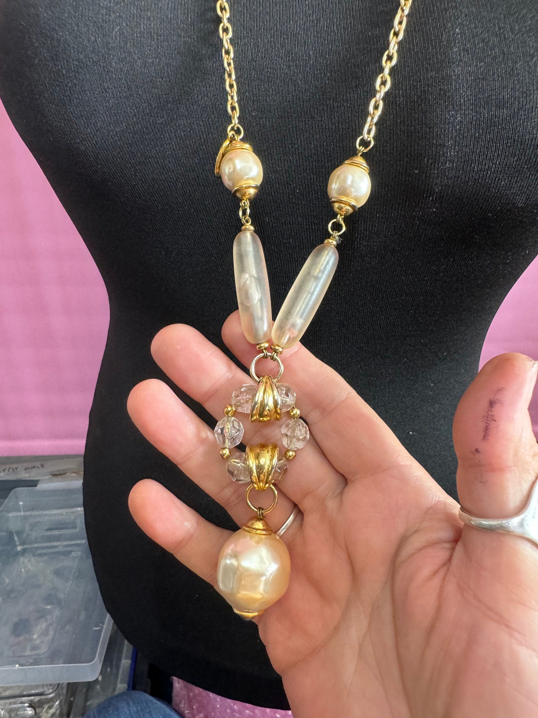 Vintage Italian oversized chunky faux pearl acrylic beaded pendant drop necklace gold tone chain 96cm