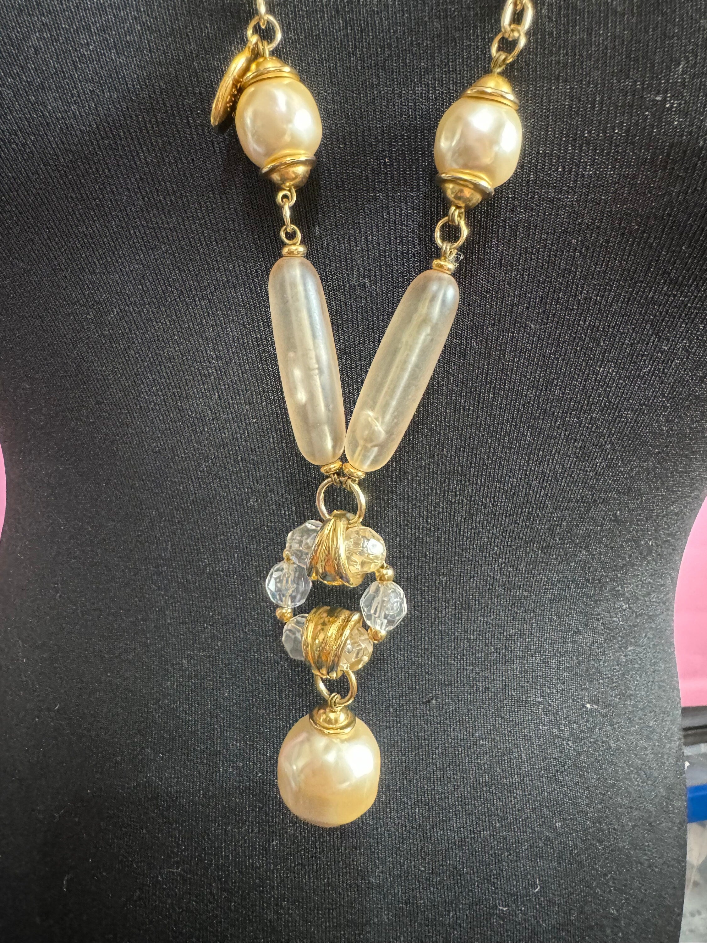 Vintage Italian oversized chunky faux pearl acrylic beaded pendant drop necklace gold tone chain 96cm