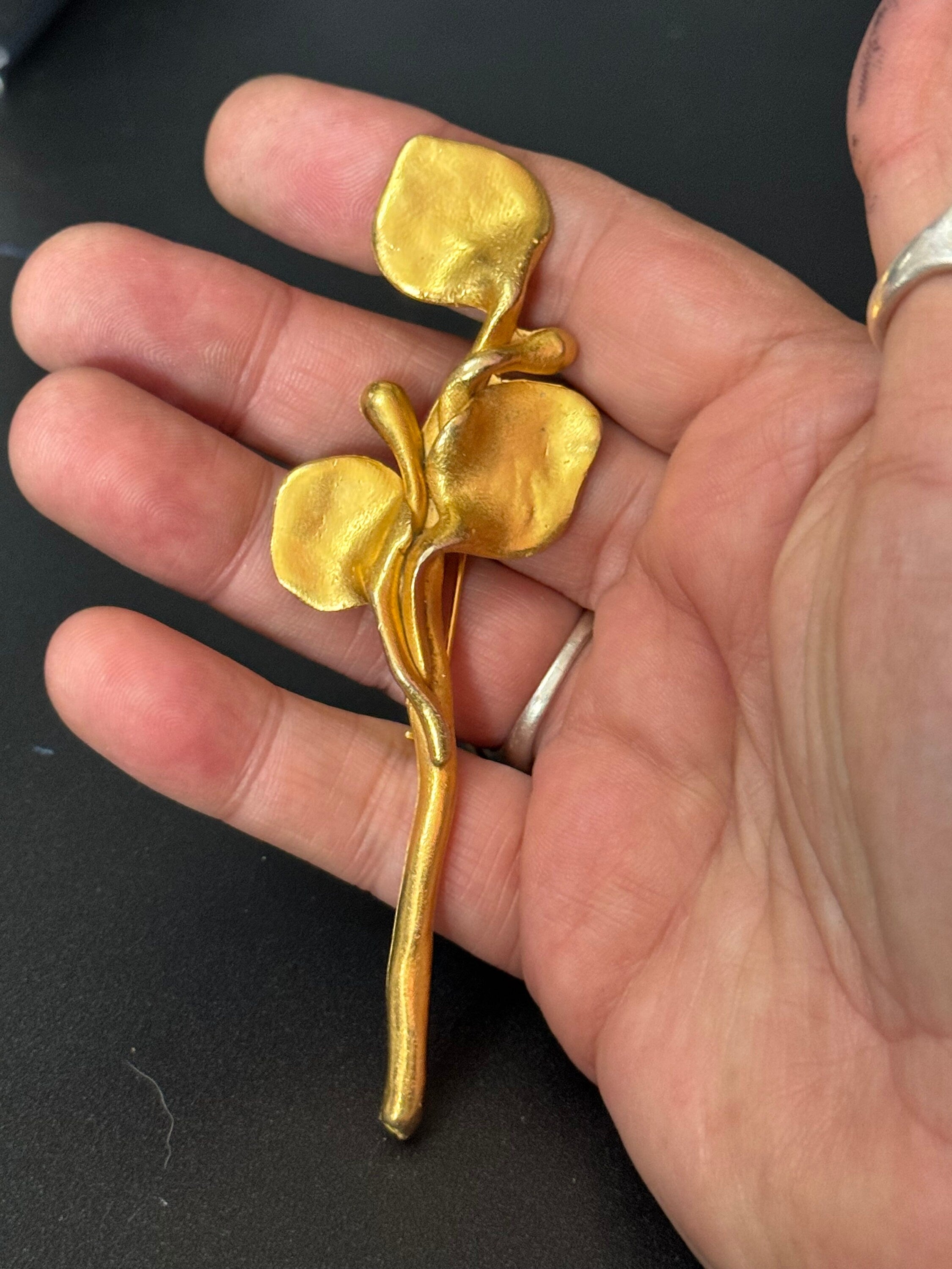 Vintage Il Etait Une Fois Floral Brooch: Matte Gold Tone Couture, 1980s
