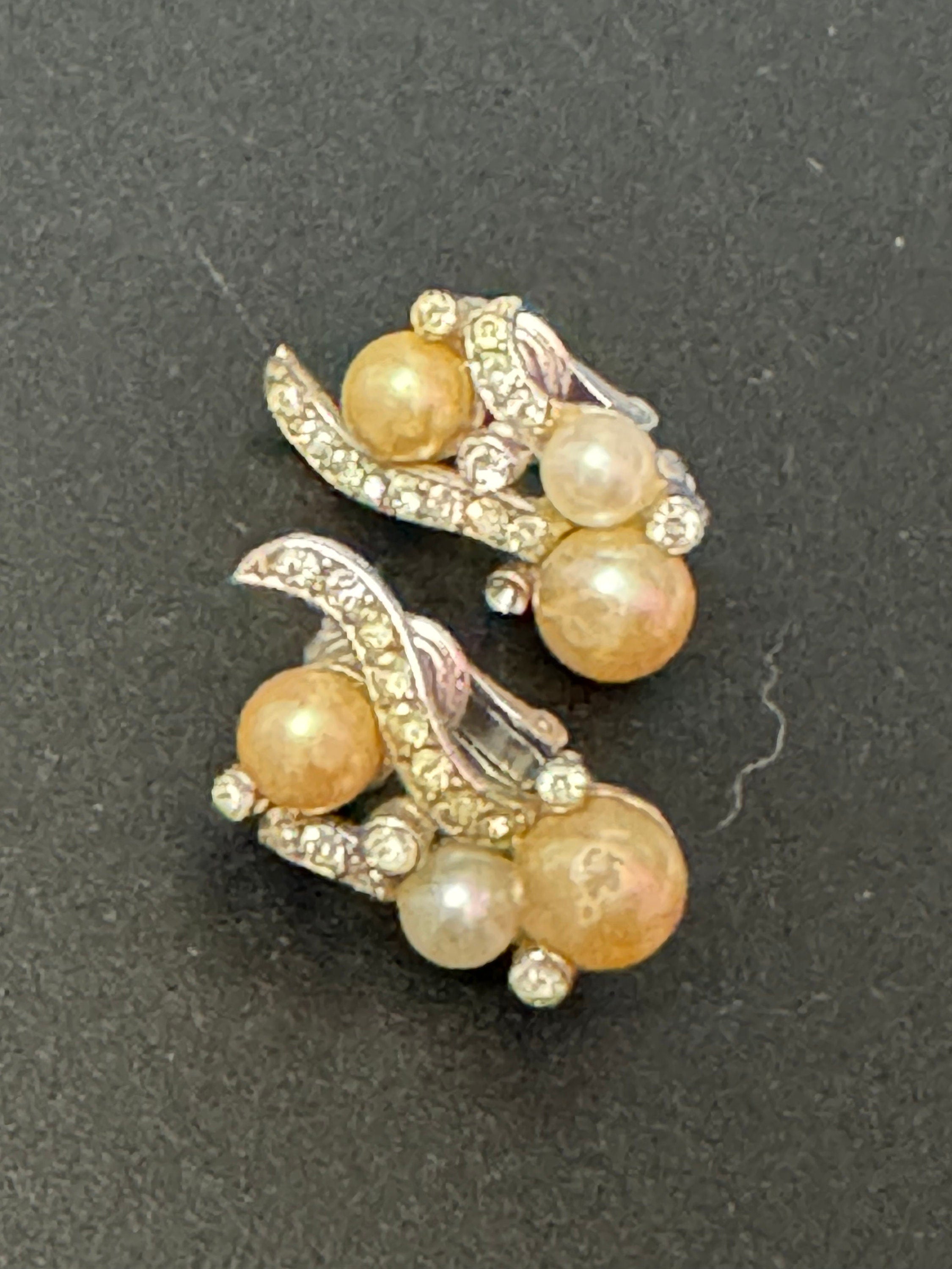 Signed castlecliff vintage Clip On Earrings cluster Diamanté paste Silver Tone white faux pearl