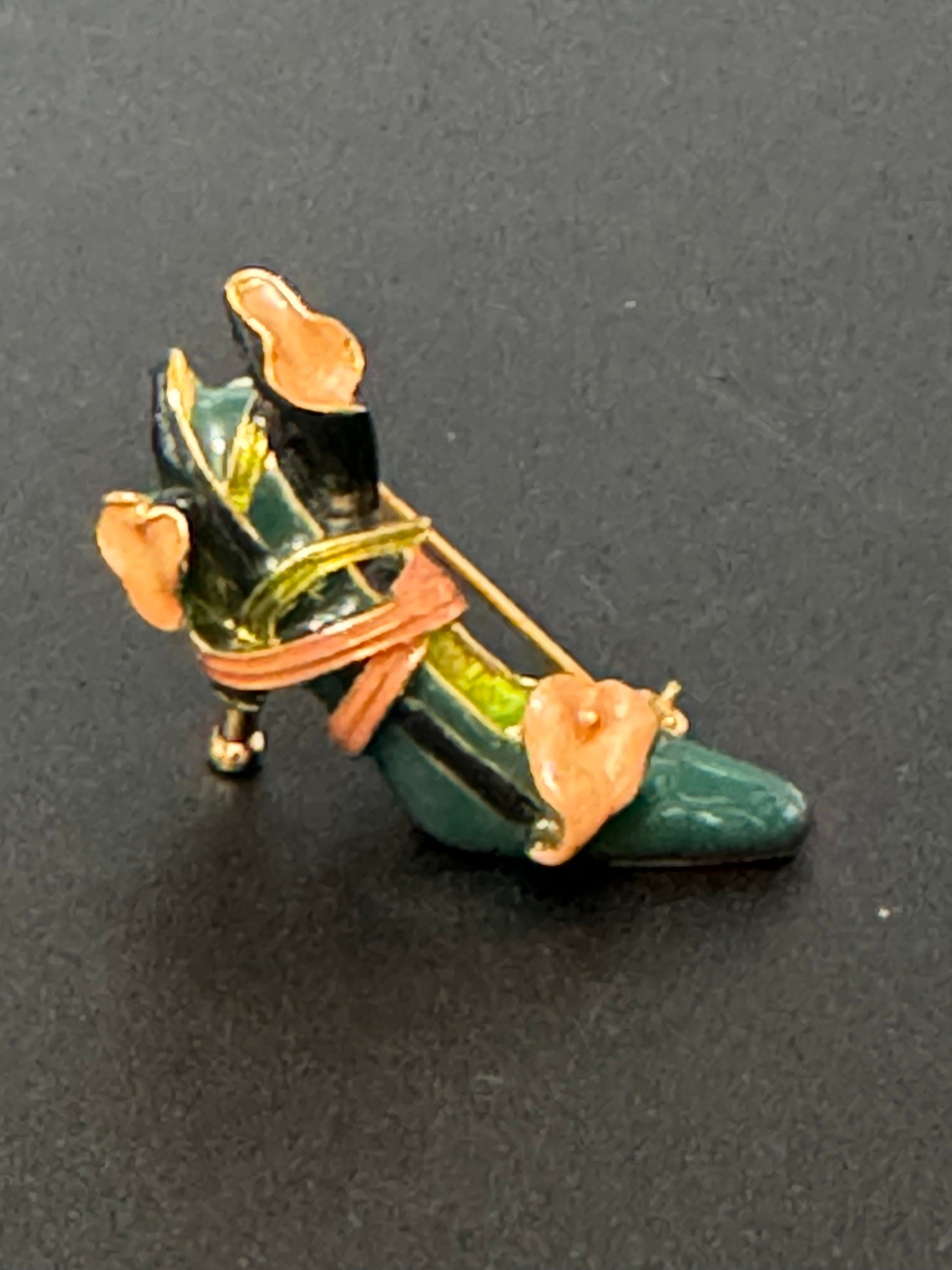 Vintage kjl signed Green enamel gold tone enamelled ladies high heel shoe brooch Kenneth j lane