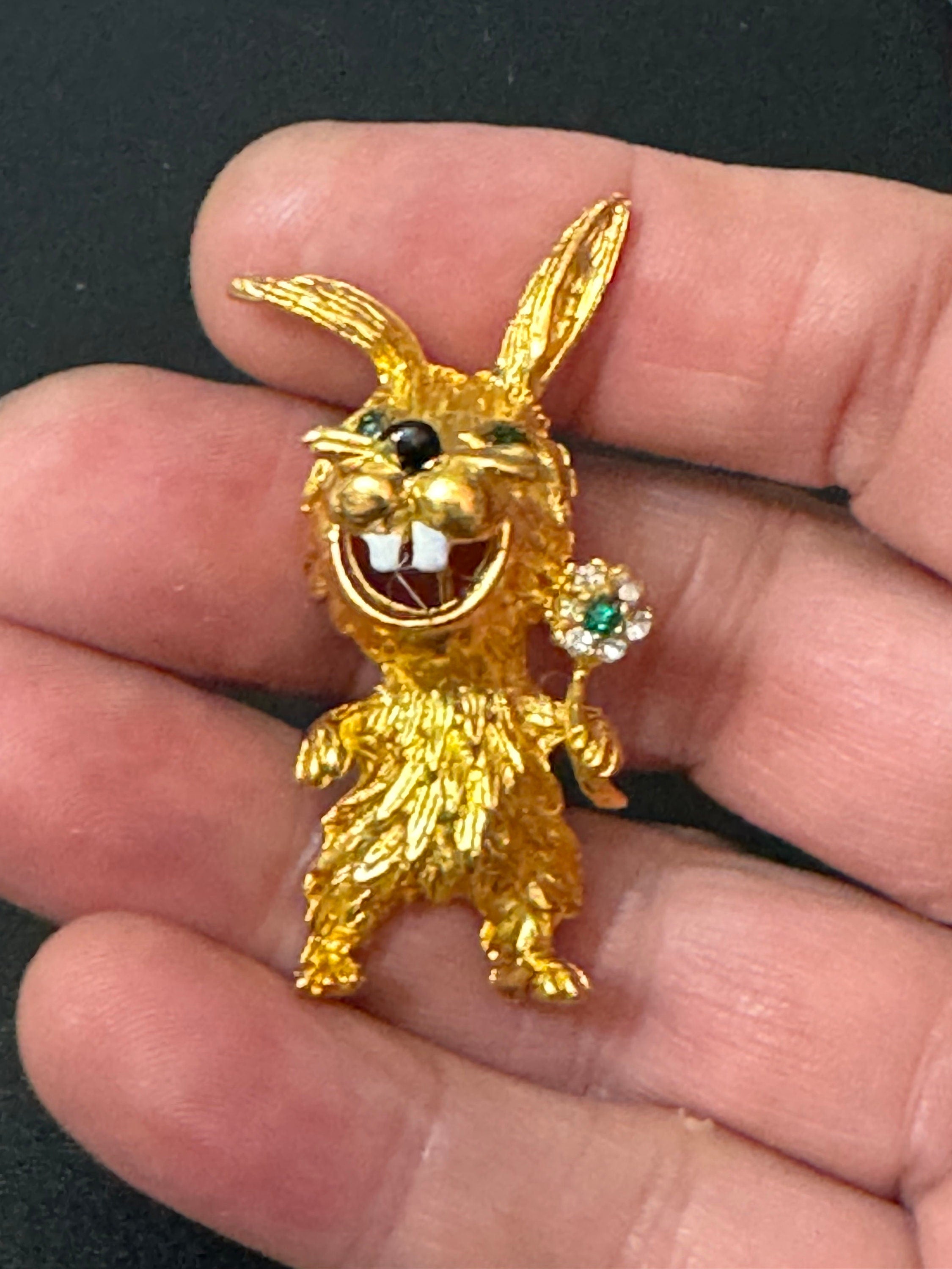 Novelty vintage cartoon rabbit brooch gold tone with clear diamanté and emerald eyes