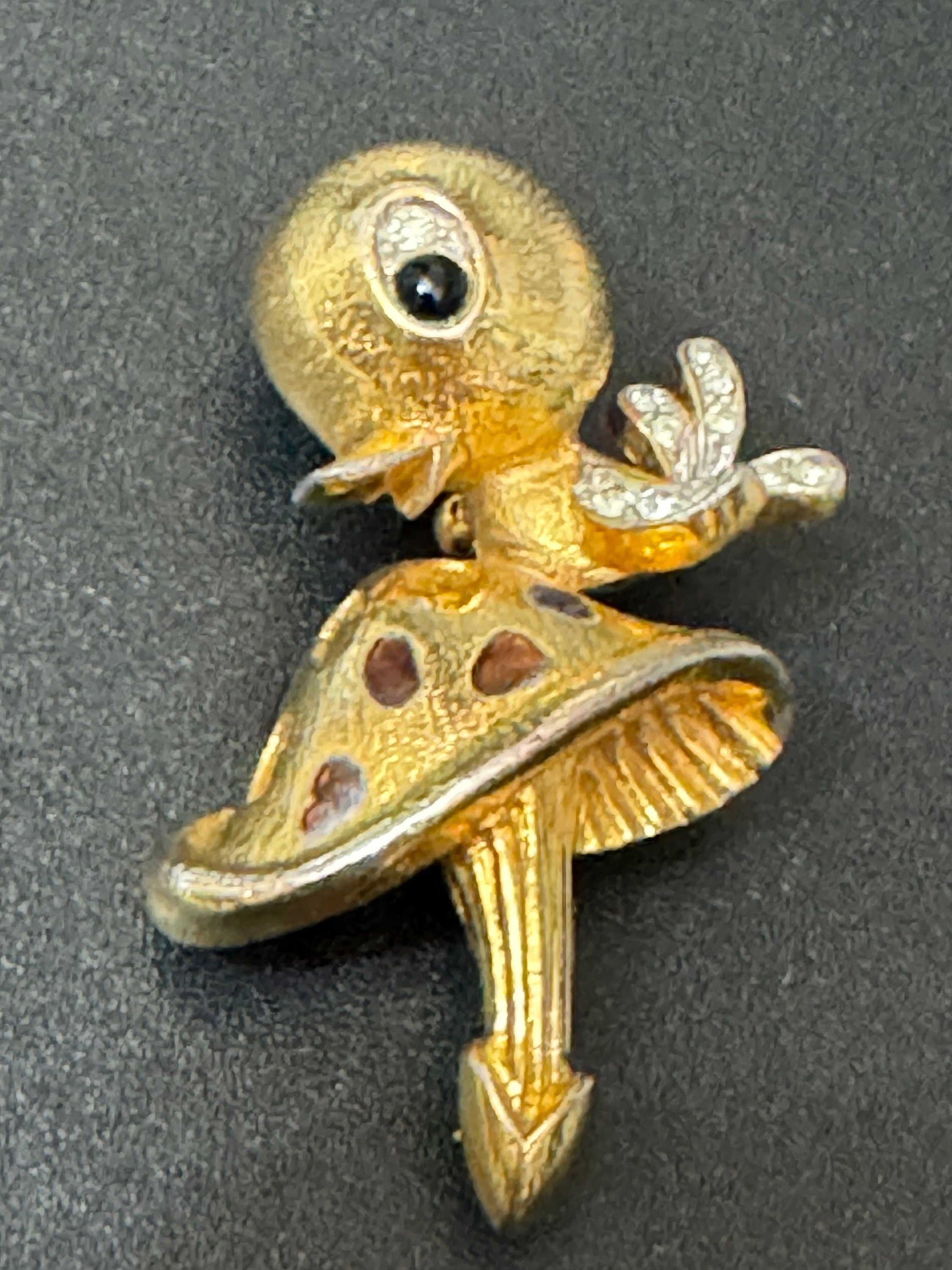 Novelty vintage cartoon bird on toadstool brooch gold tone with clear diamanté