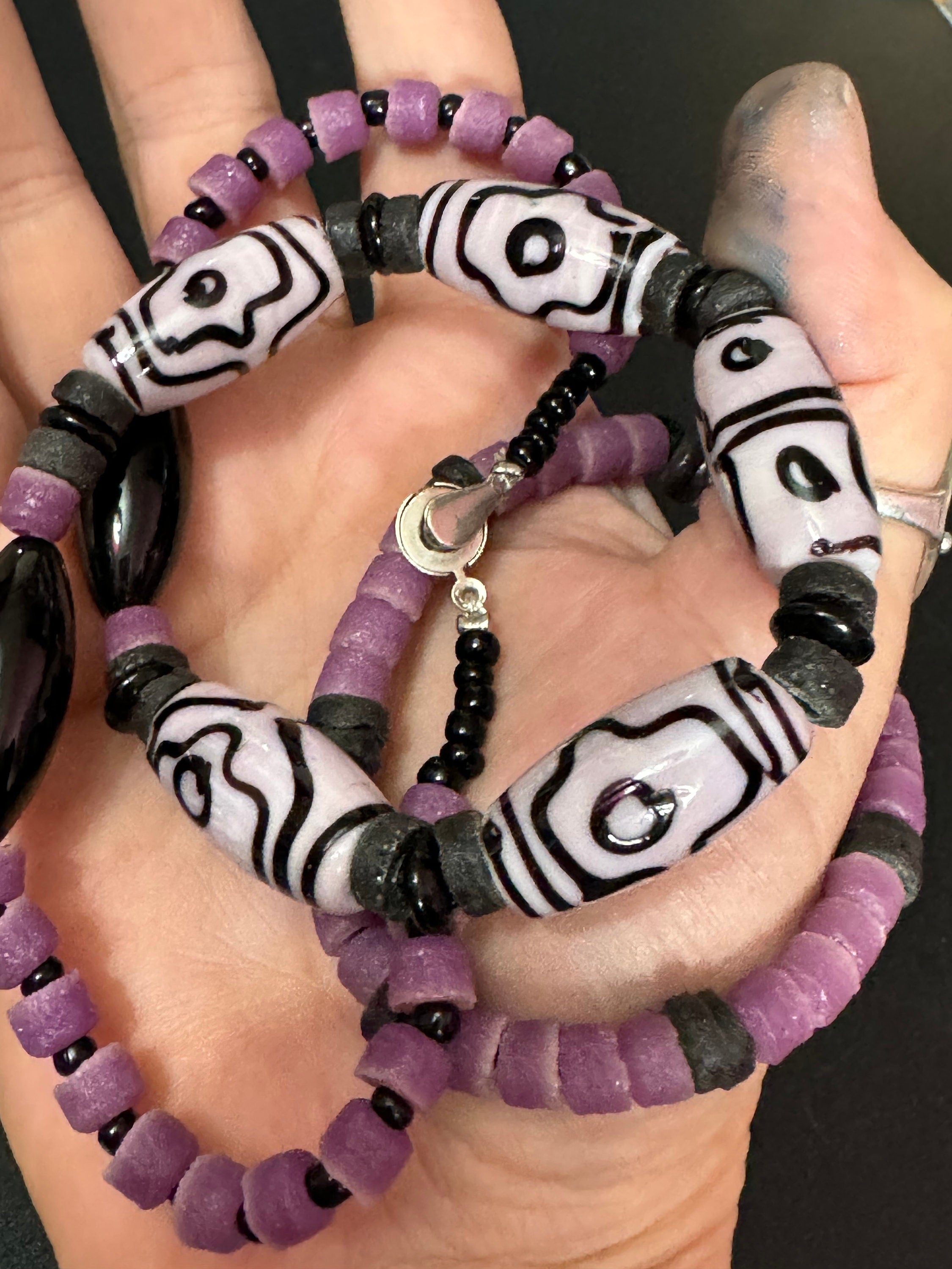 Signed Teng Yue lilac purple and black glass beaded necklace and stretch bracelet jewellery set
