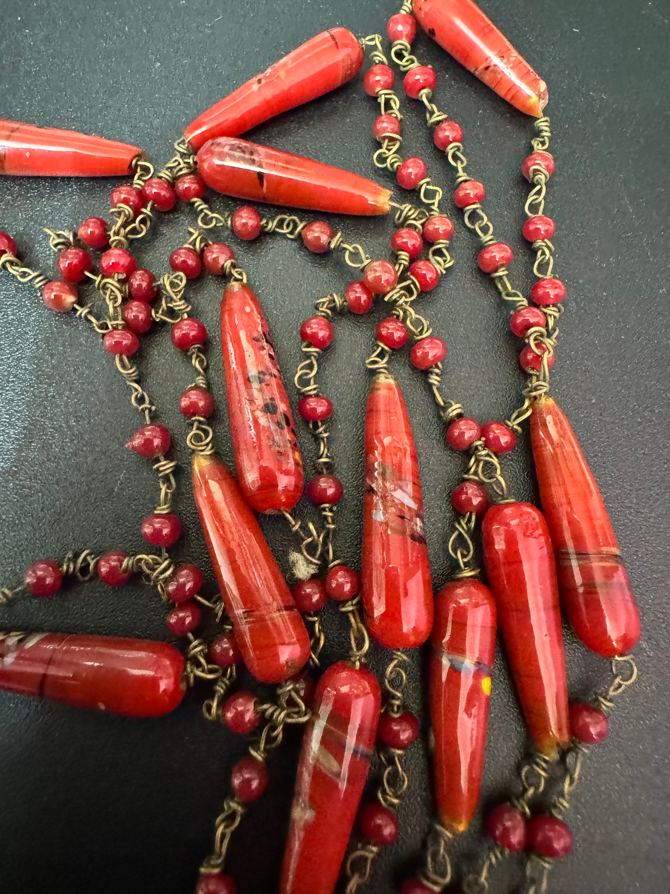 Vintage red glass ceramic beaded gilt metal chain link long end of day bead necklace 110cm